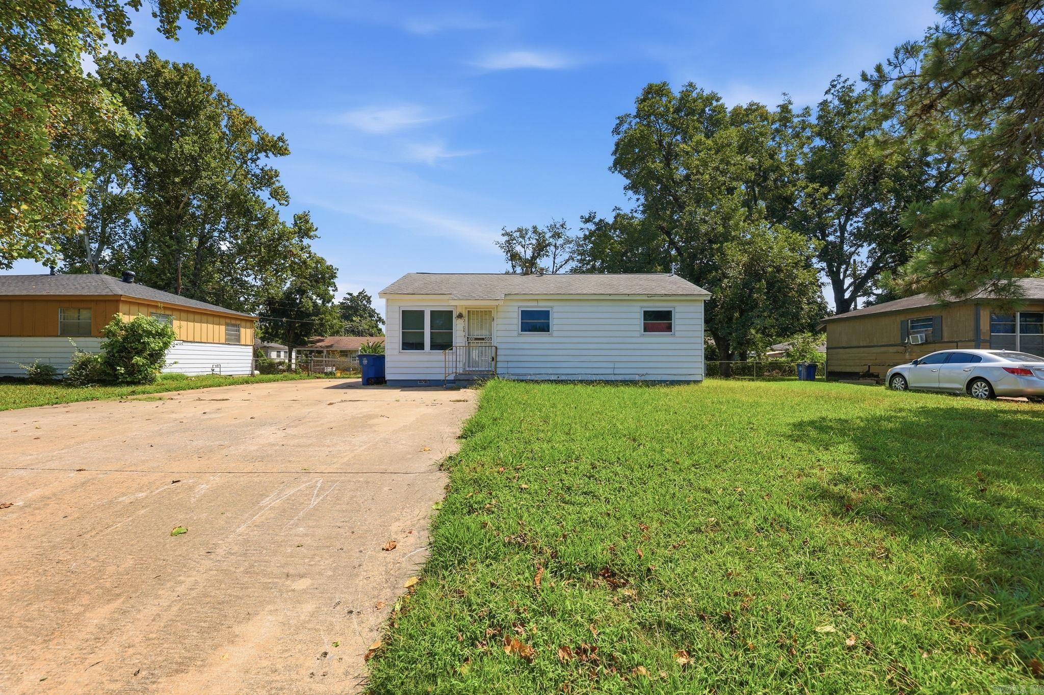2108 Whyte Drive Property Photo 2