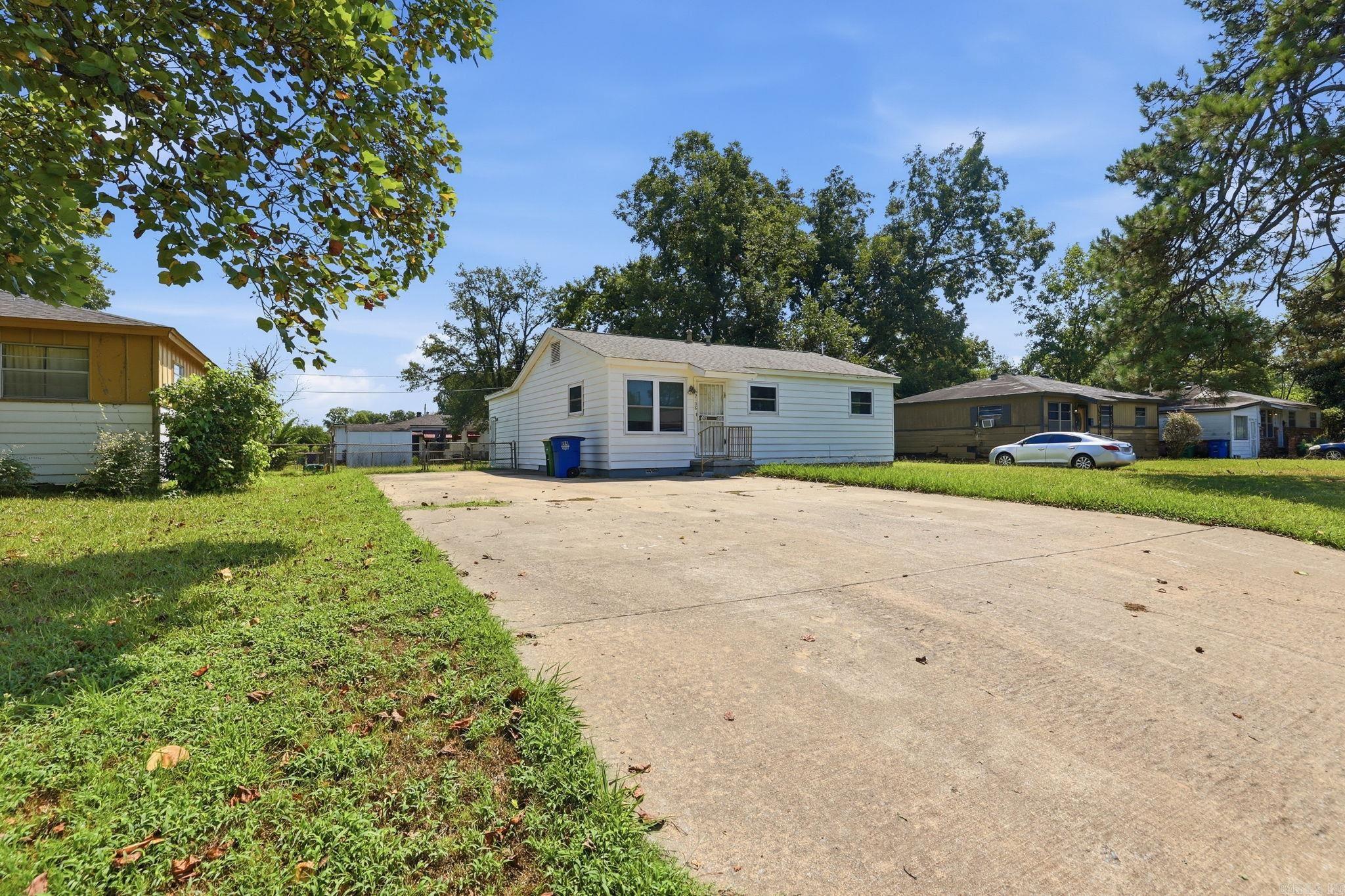 2108 Whyte Drive Property Photo 3