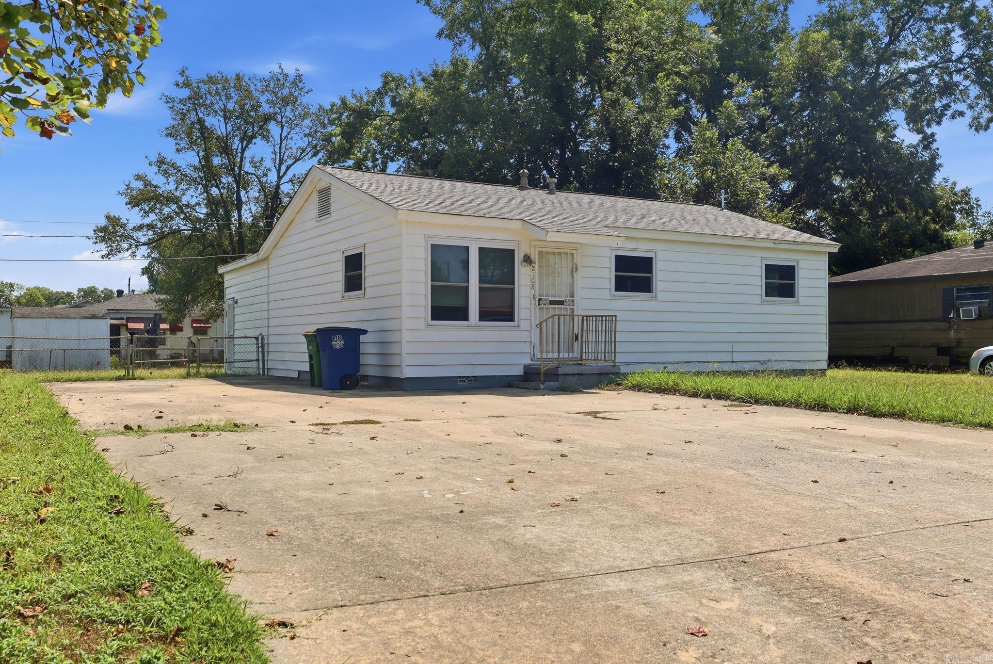 2108 Whyte Drive Property Photo 4