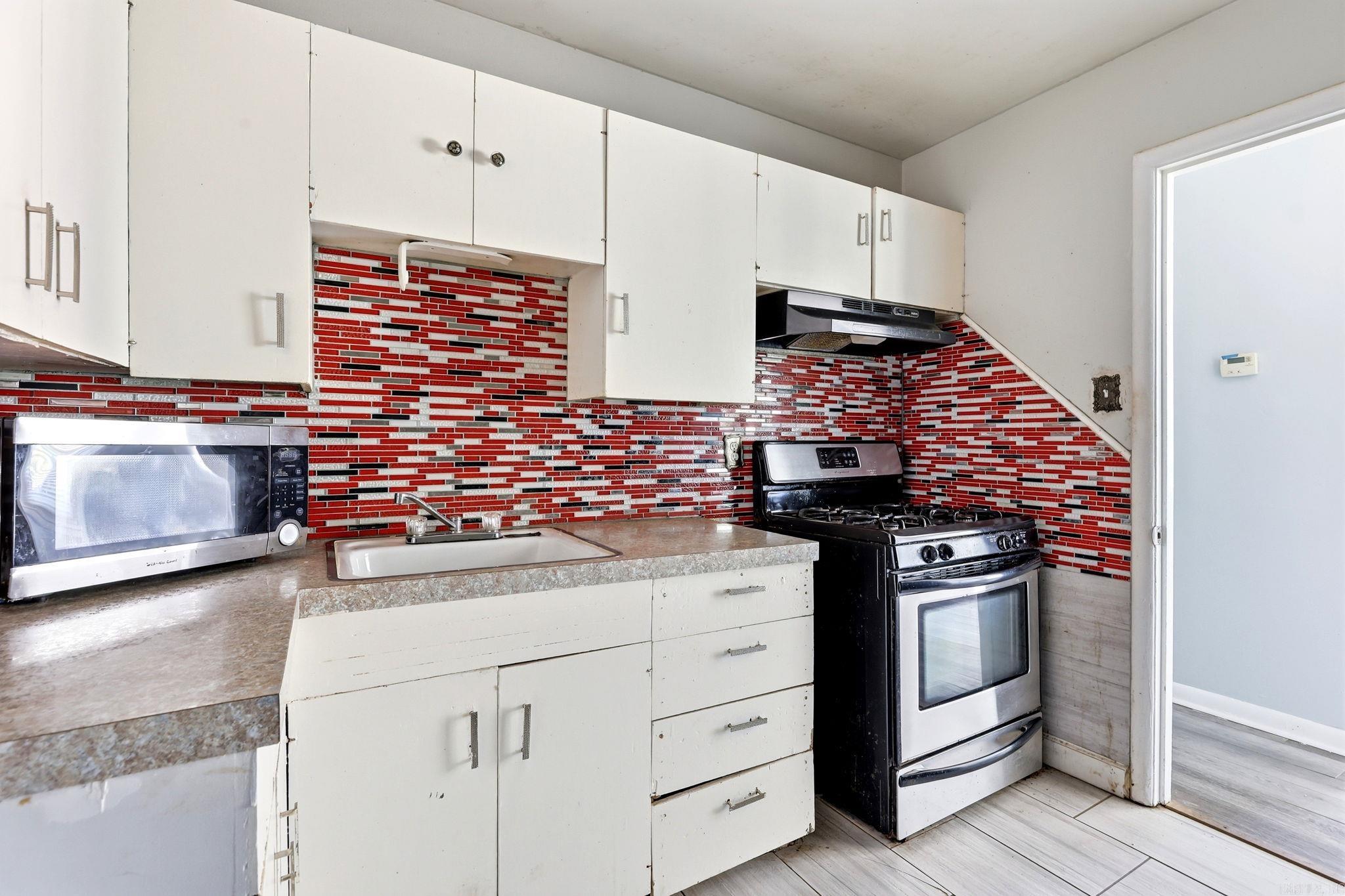 2108 Whyte Drive Property Photo 8