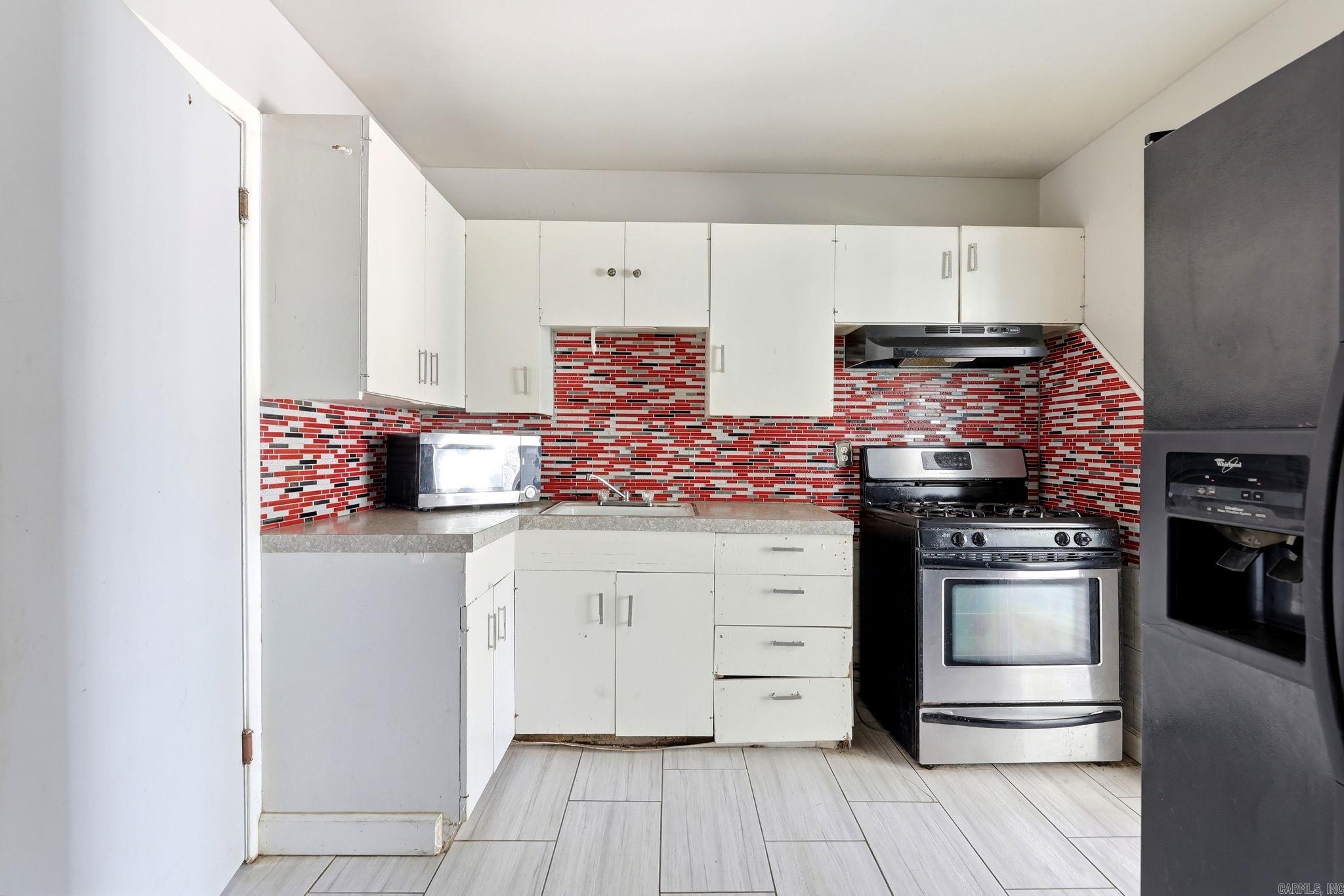 2108 Whyte Drive Property Photo 9