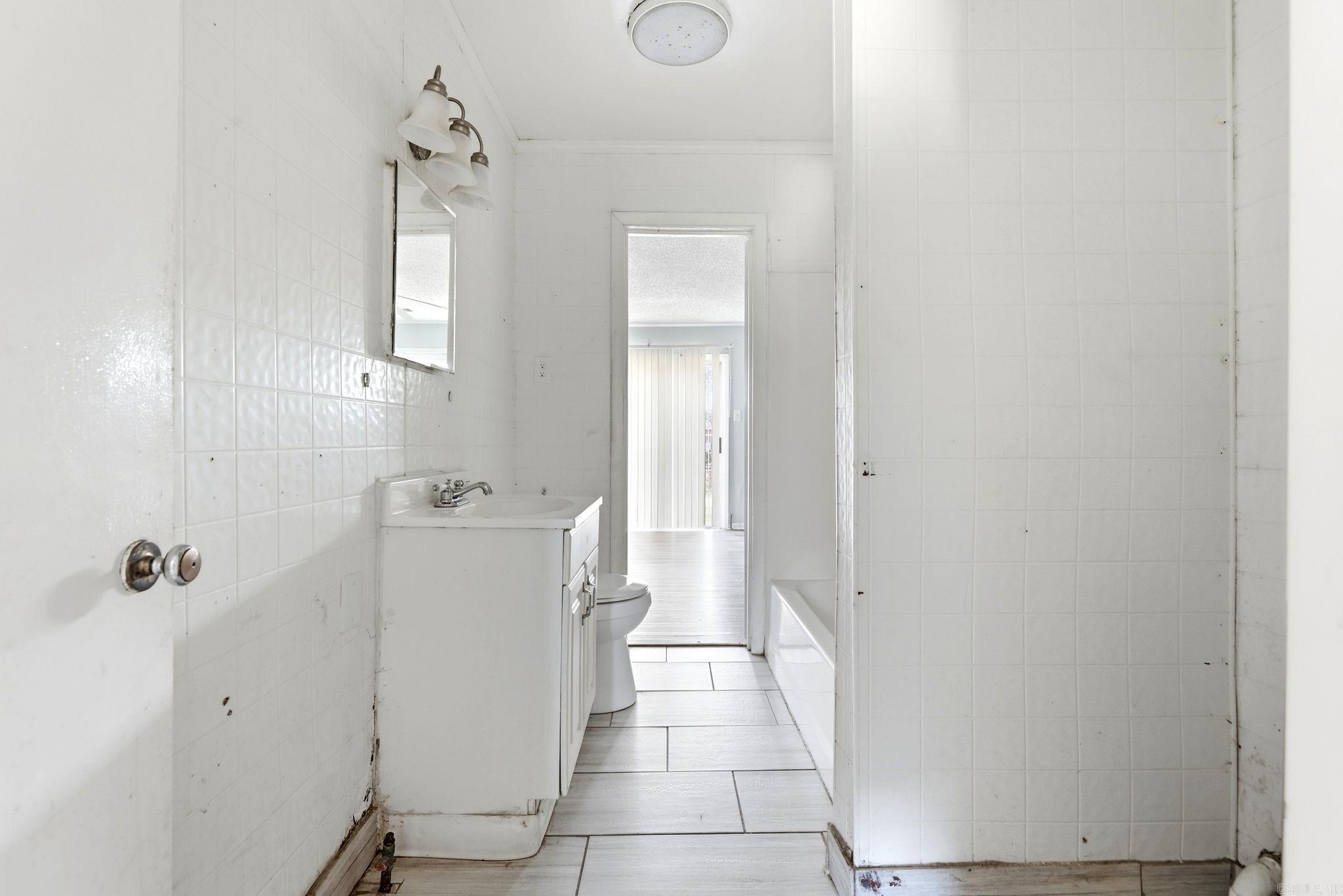 2108 Whyte Drive Property Photo 13
