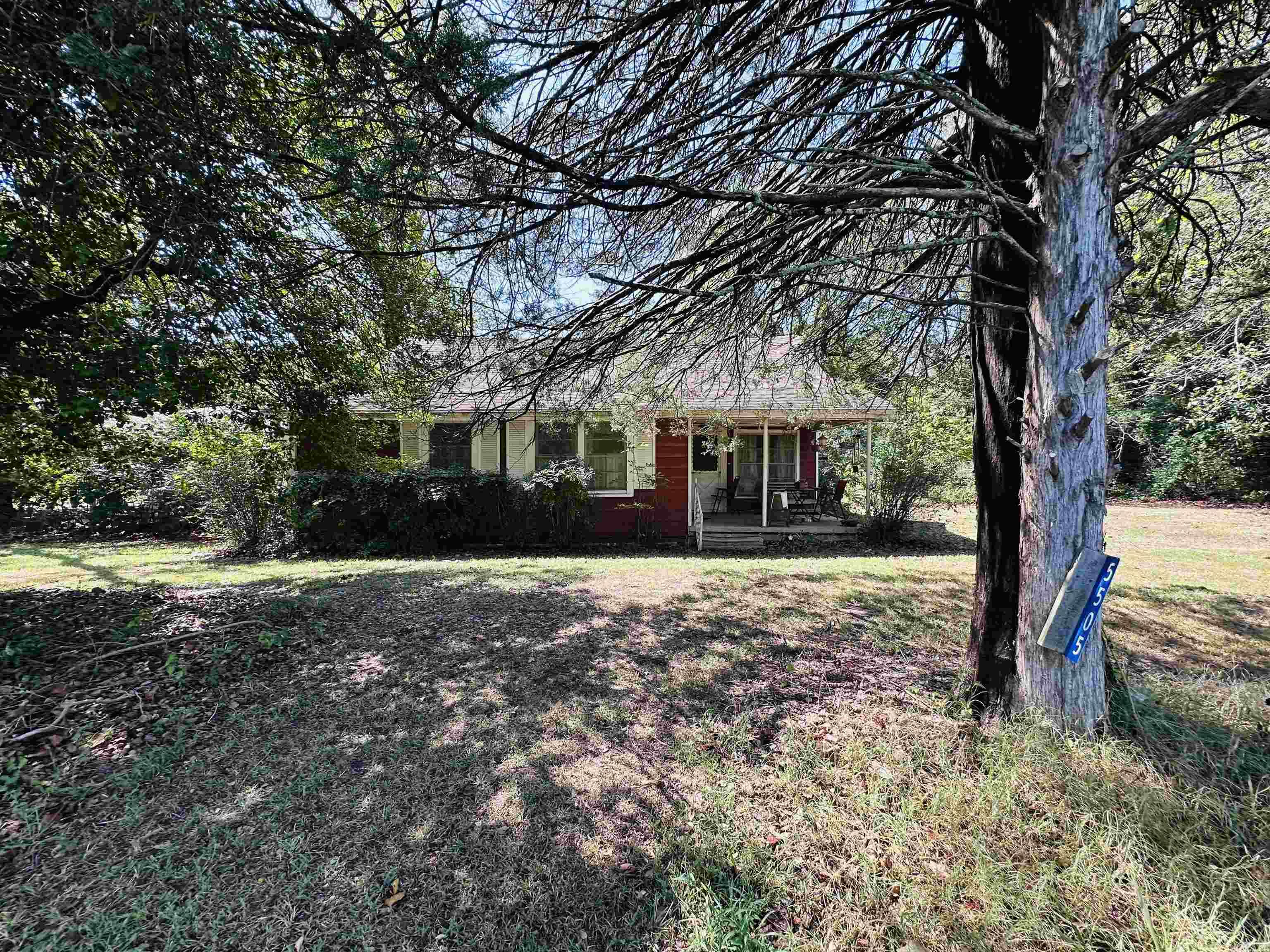 5505 N Detonti Property Photo 1