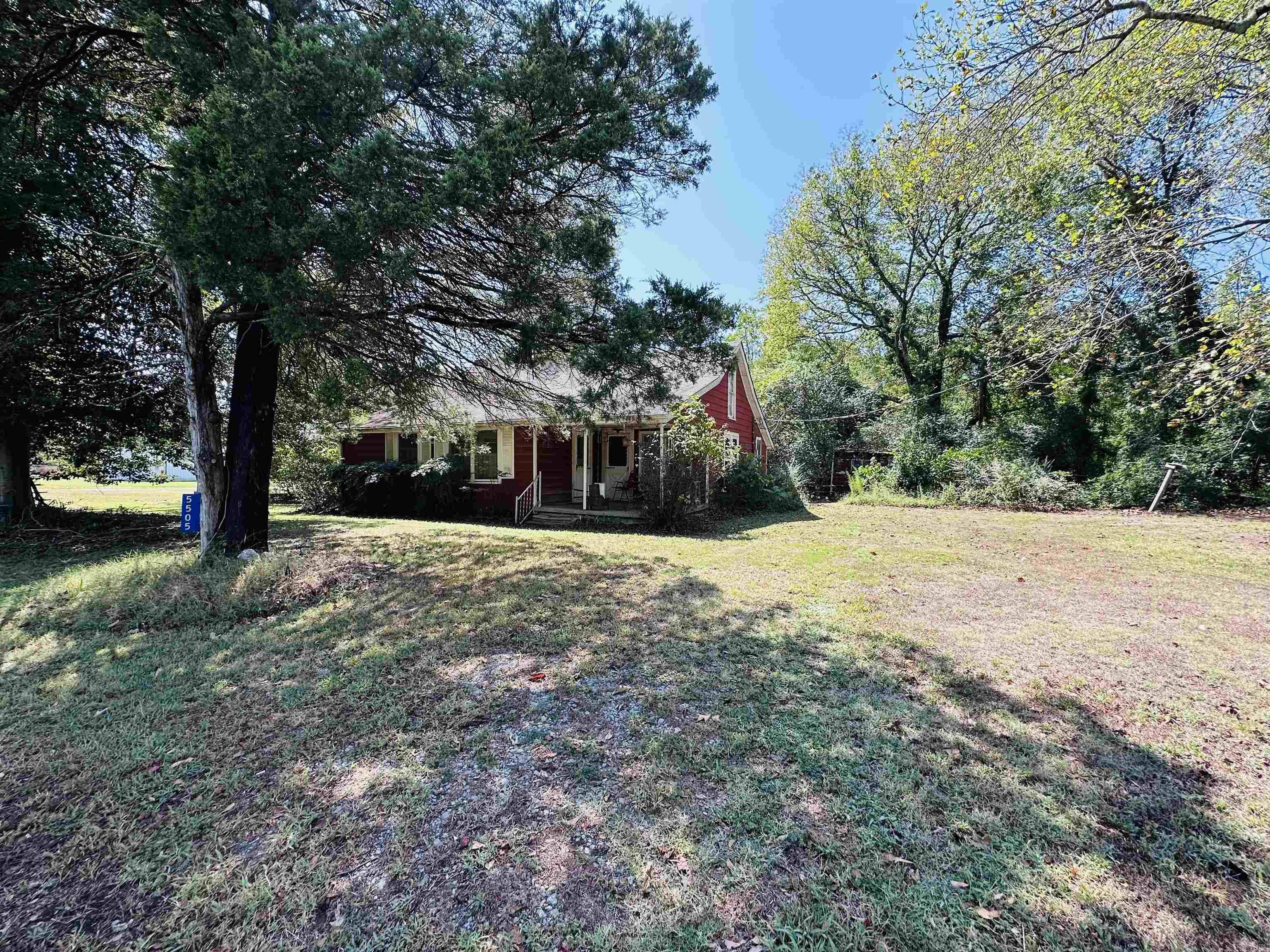 5505 N Detonti Property Photo 4