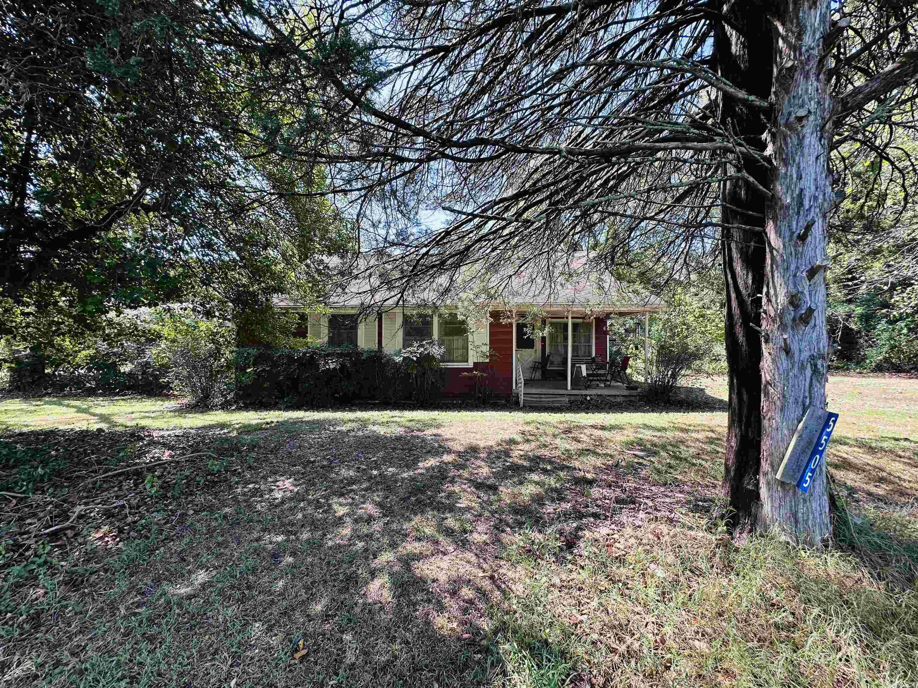 5505 N Detonti Property Photo 15