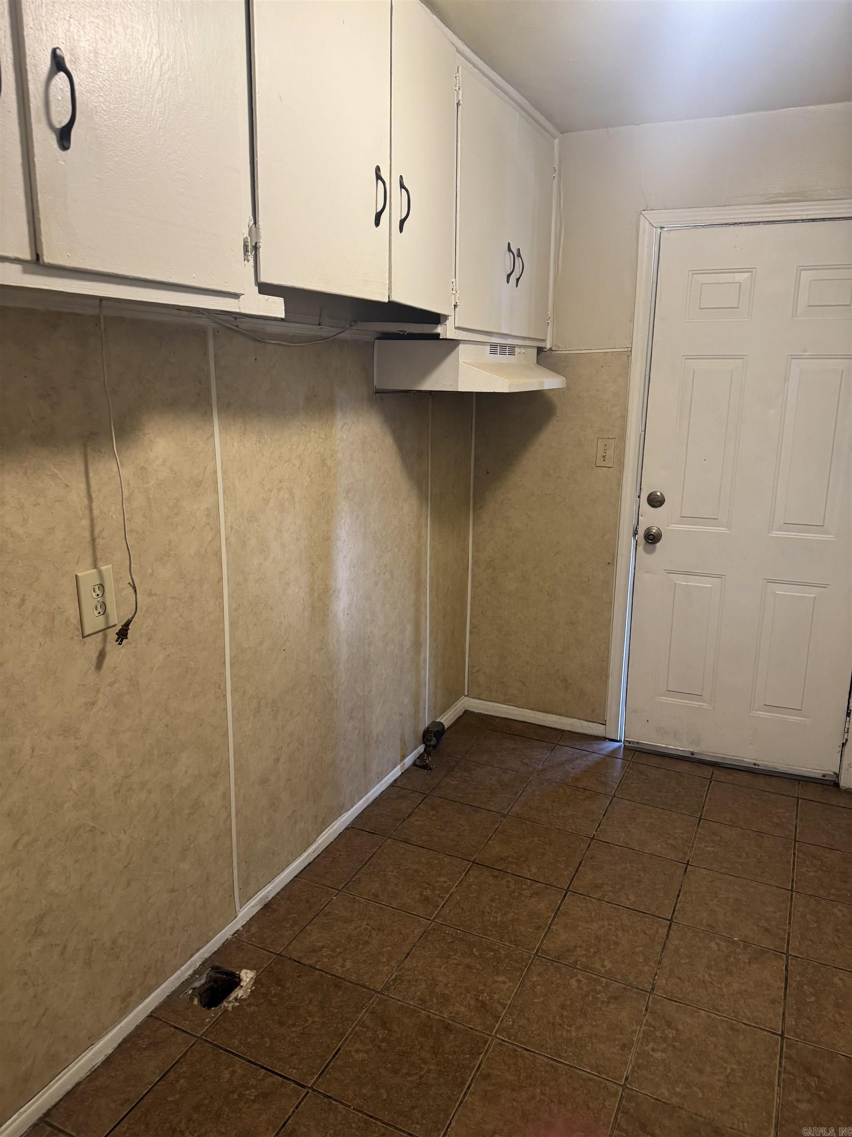 2 W Malcomb Street Property Photo 3