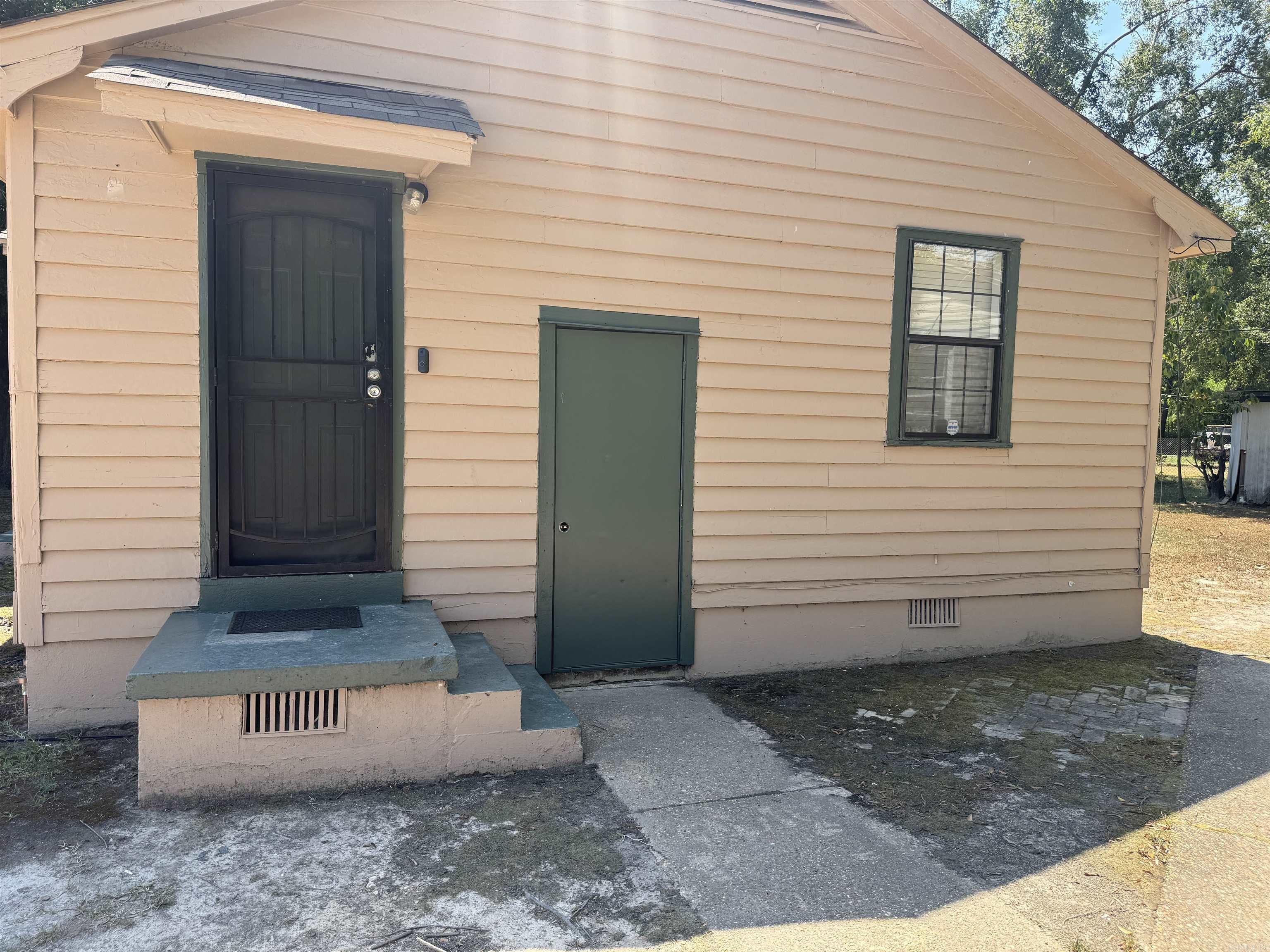 2 W Malcomb Street Property Photo 4