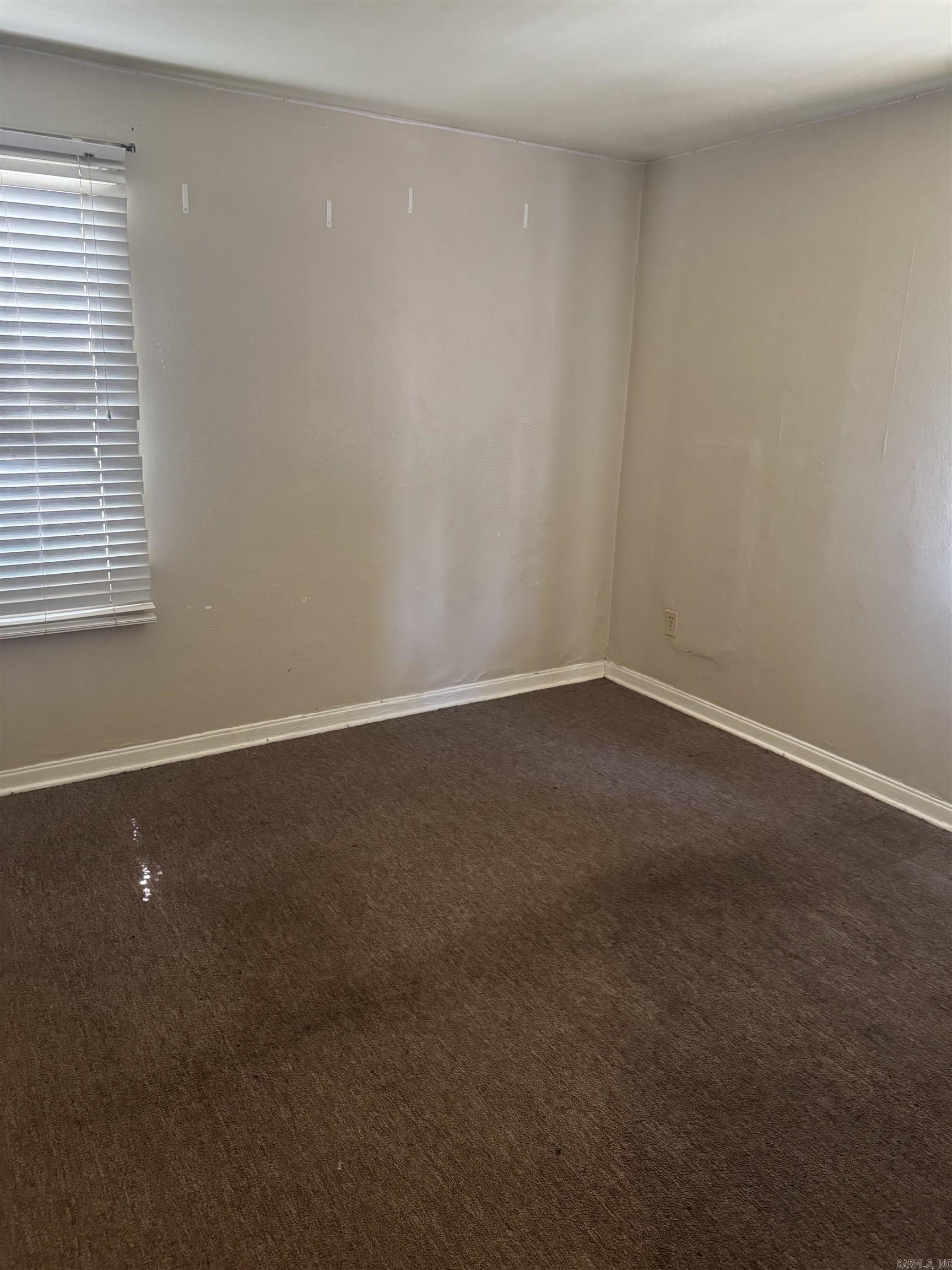 2 W Malcomb Street Property Photo 6