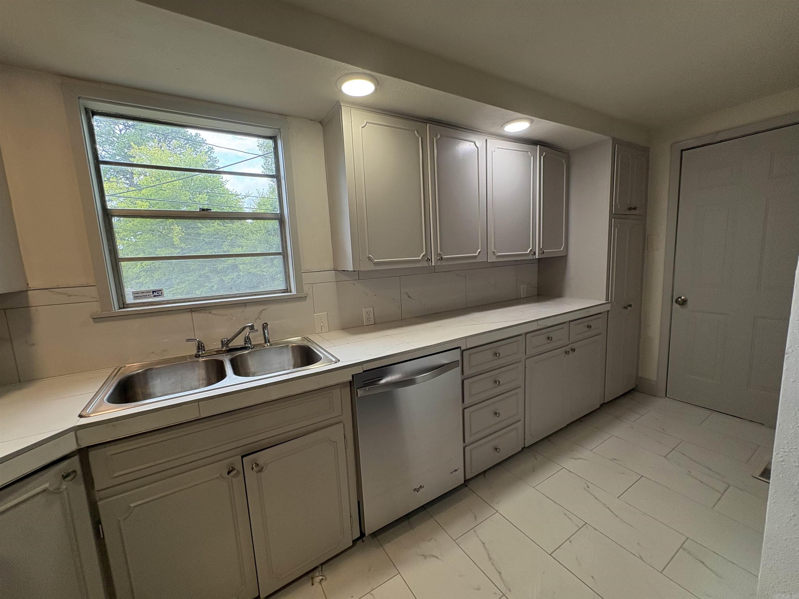 1608 Green Meadow Drive Property Photo 3