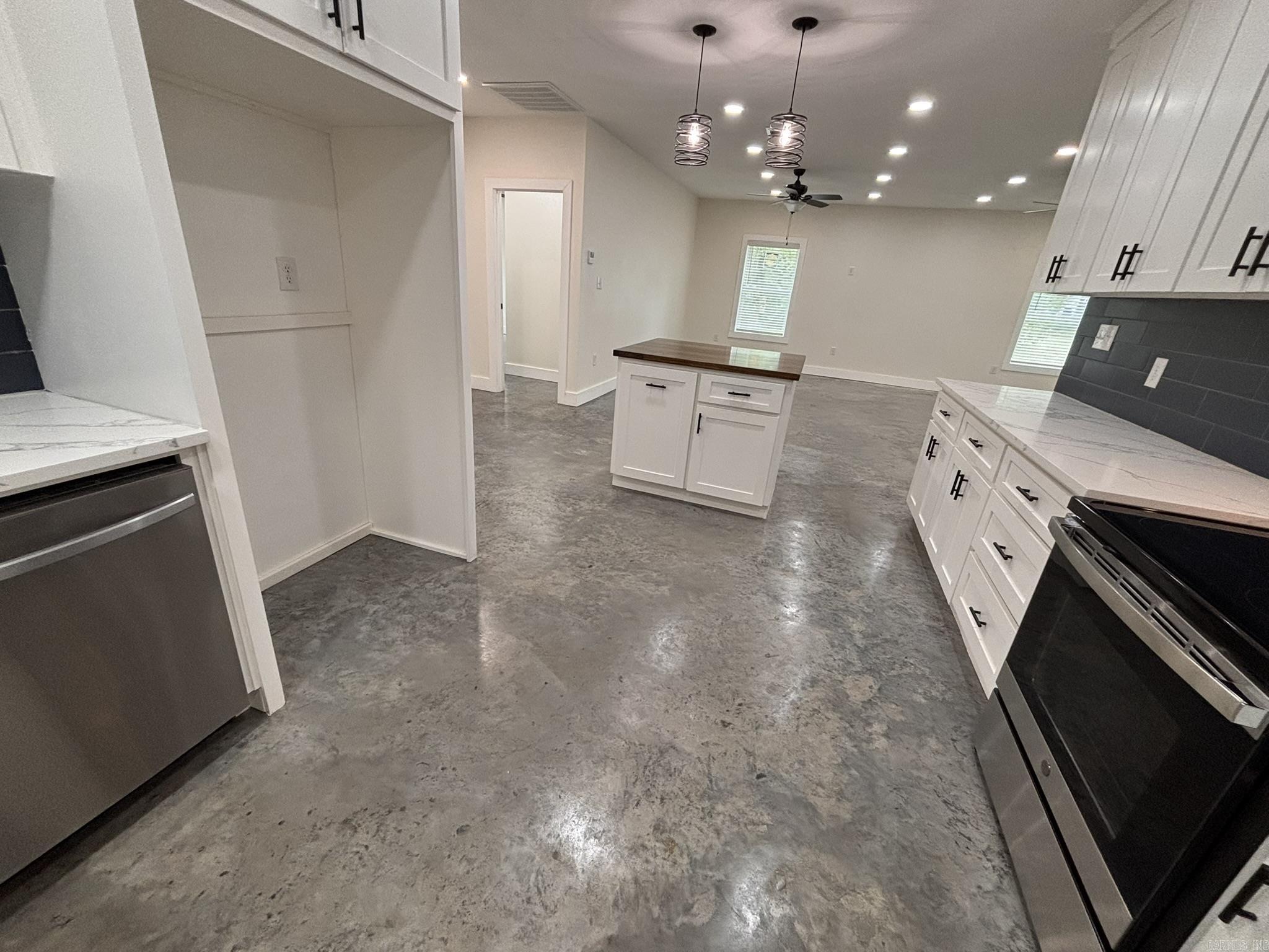 6 Vince Ln Property Photo 12