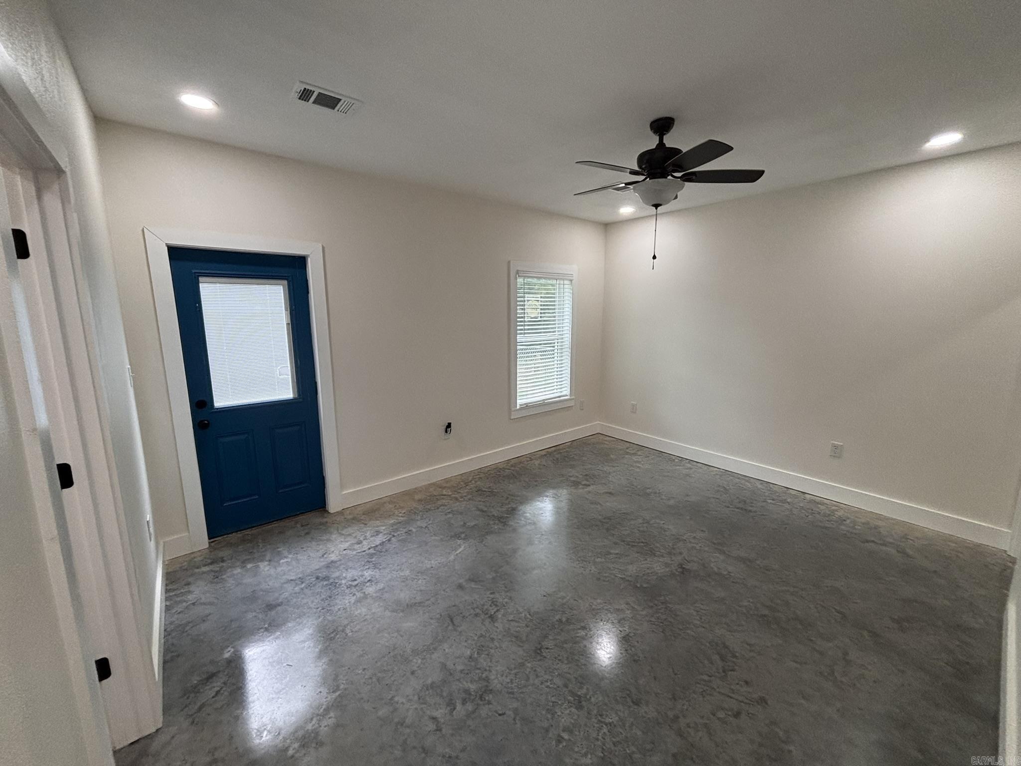 6 Vince Ln Property Photo 13
