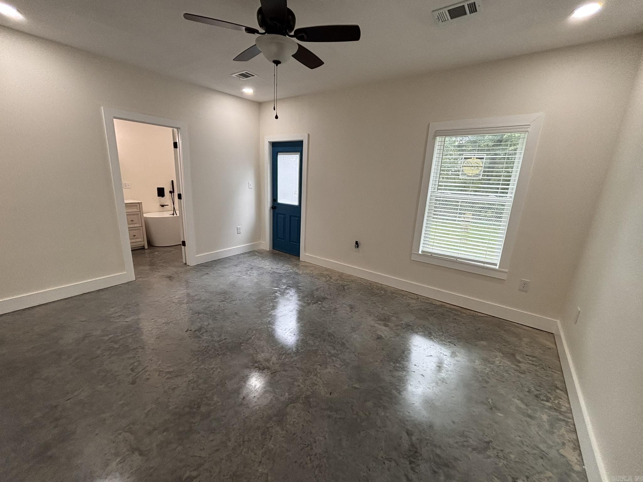6 Vince Ln Property Photo 14