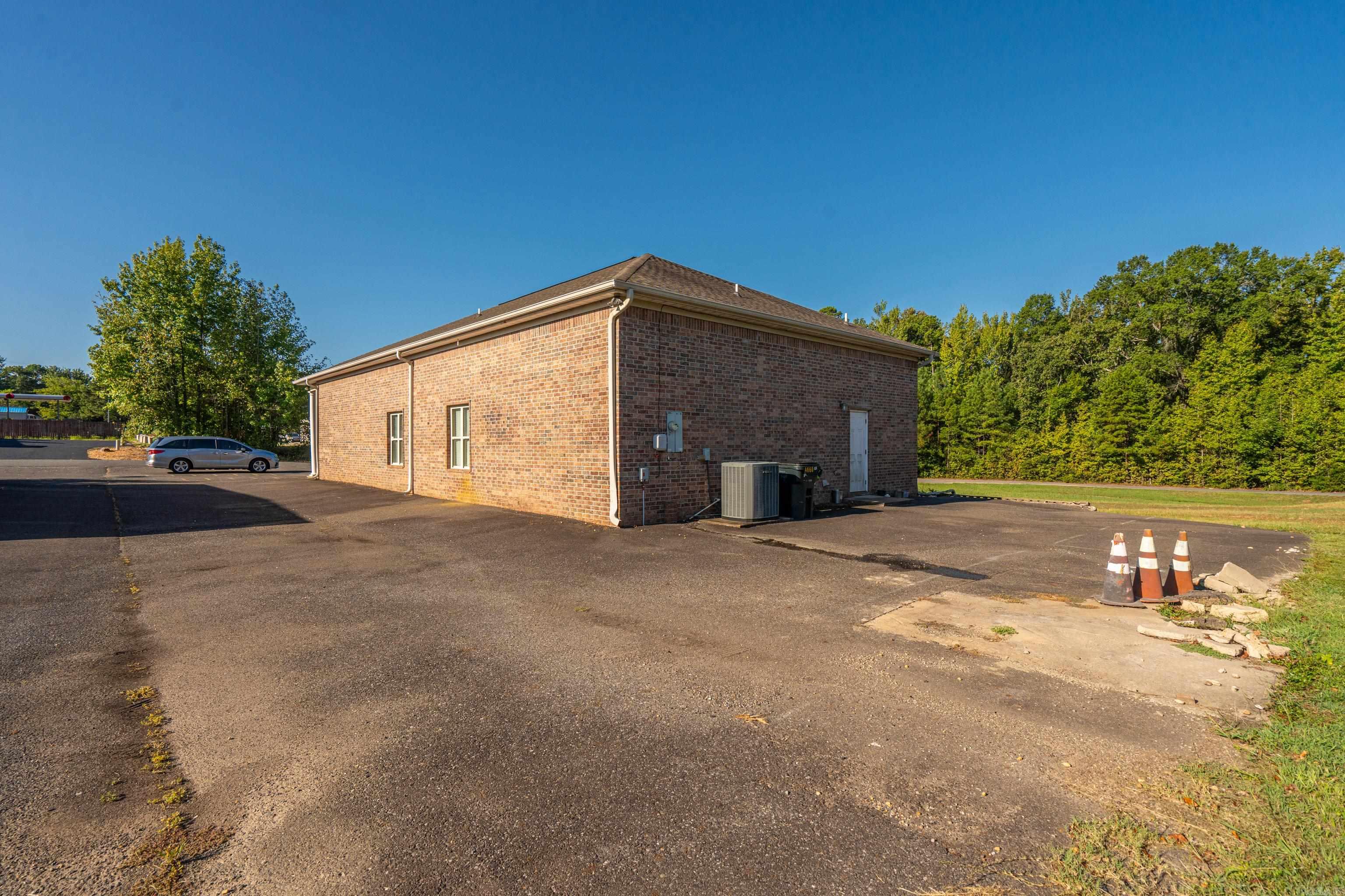 4660 N Hwy 7 Property Photo 11