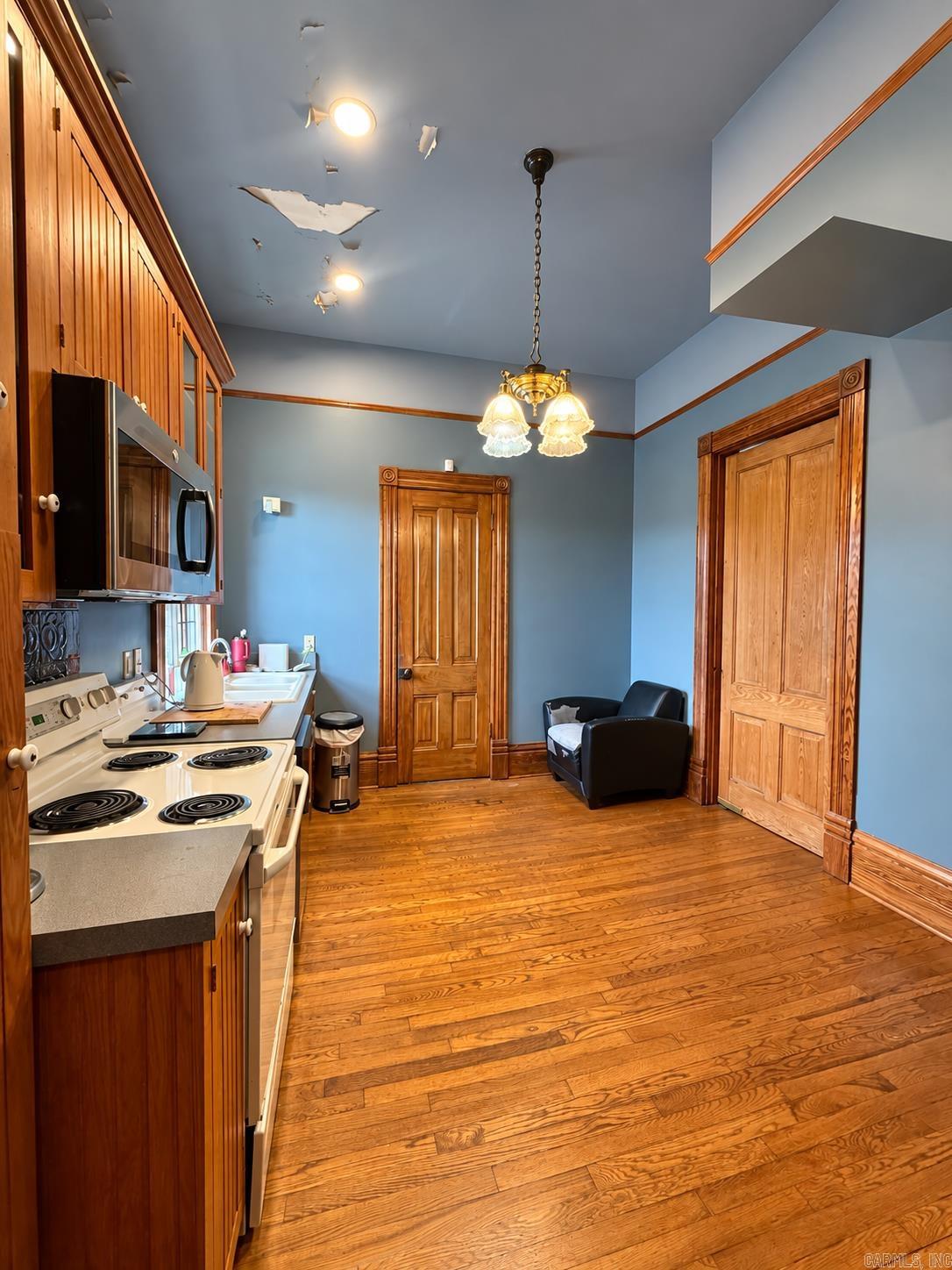 1311 S Broadway Street Property Photo 9
