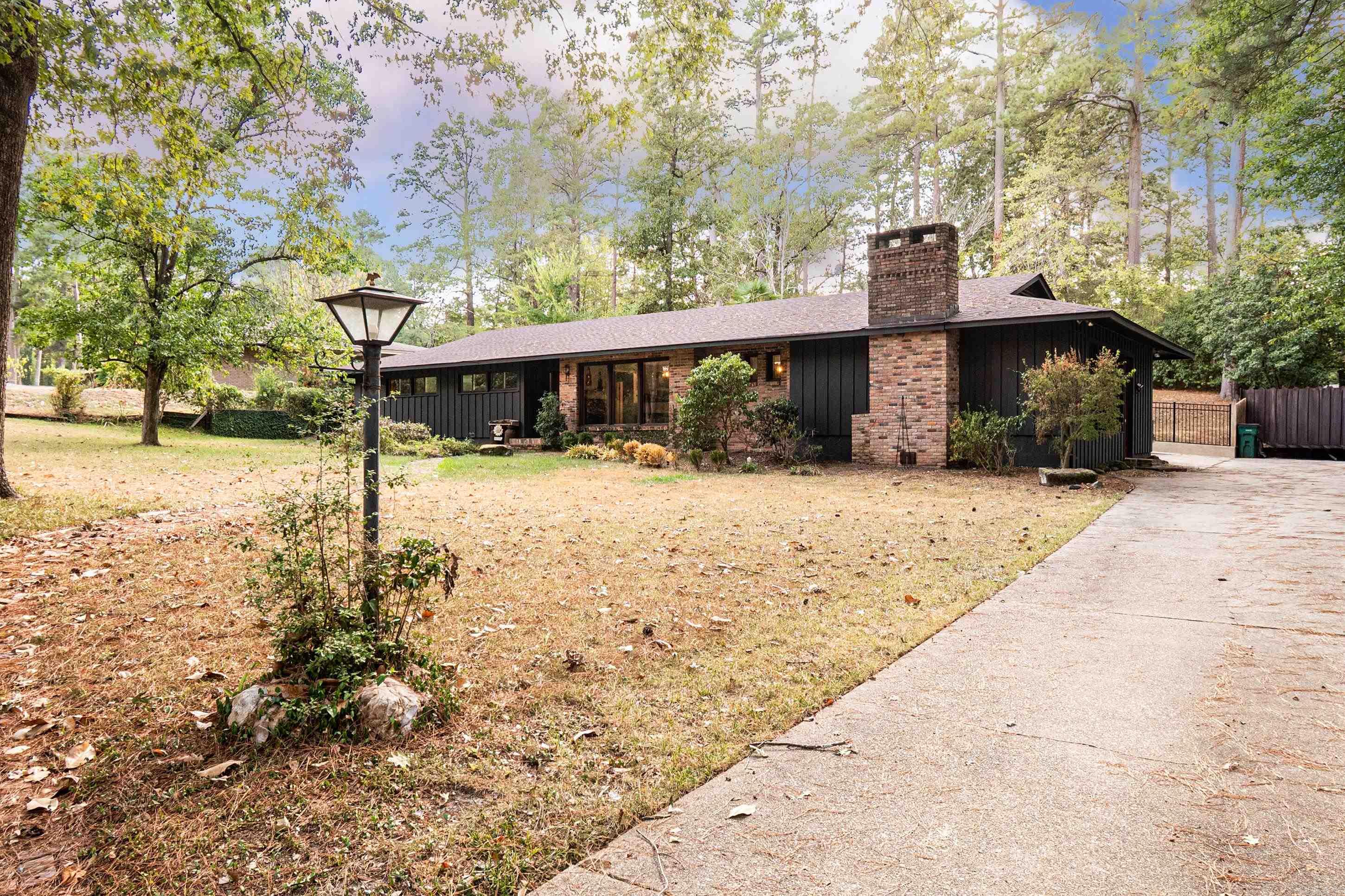 2508 Forest Lawn Dr Property Photo 1