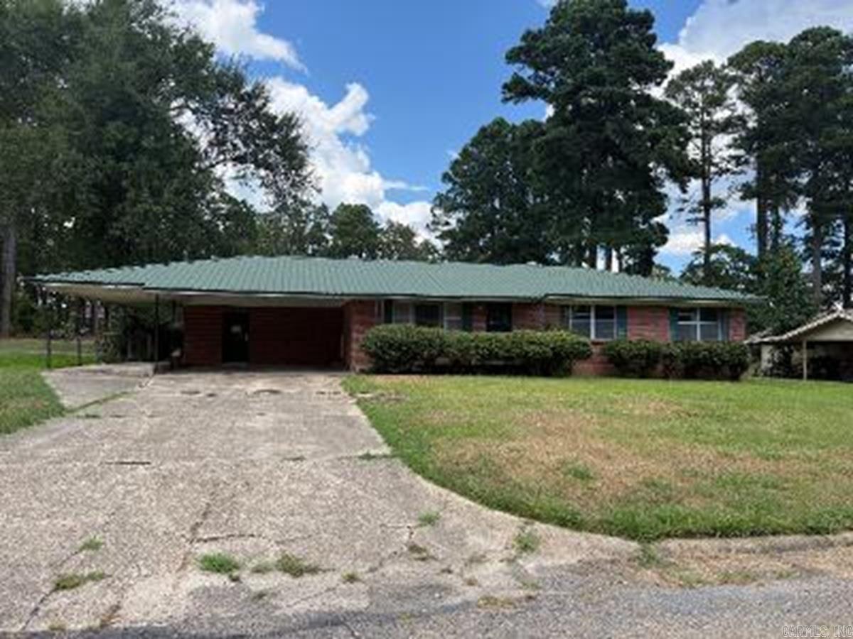 2010 Westwood Lane Property Photo 1