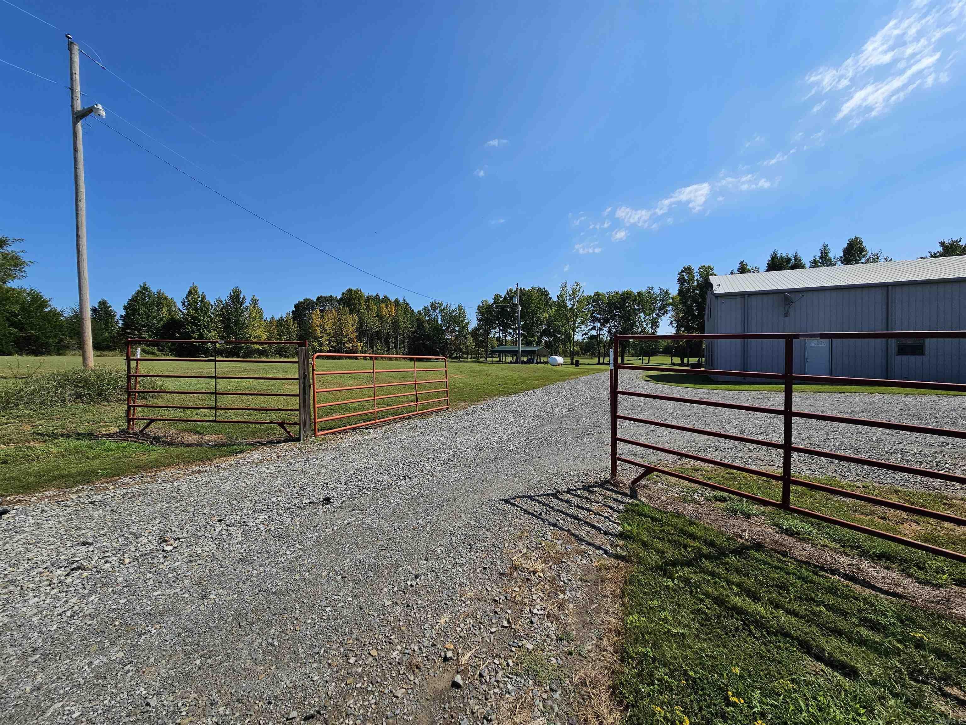 826 Hwy 225 Property Photo 2
