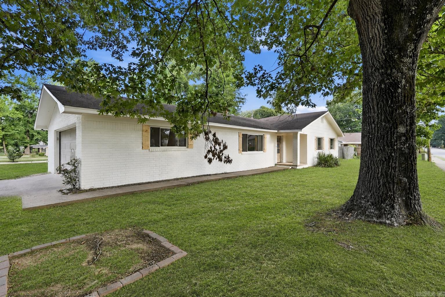 699 Lantrip Road Property Photo 2
