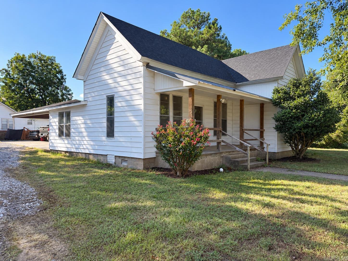 1001 N College Street Property Photo 2