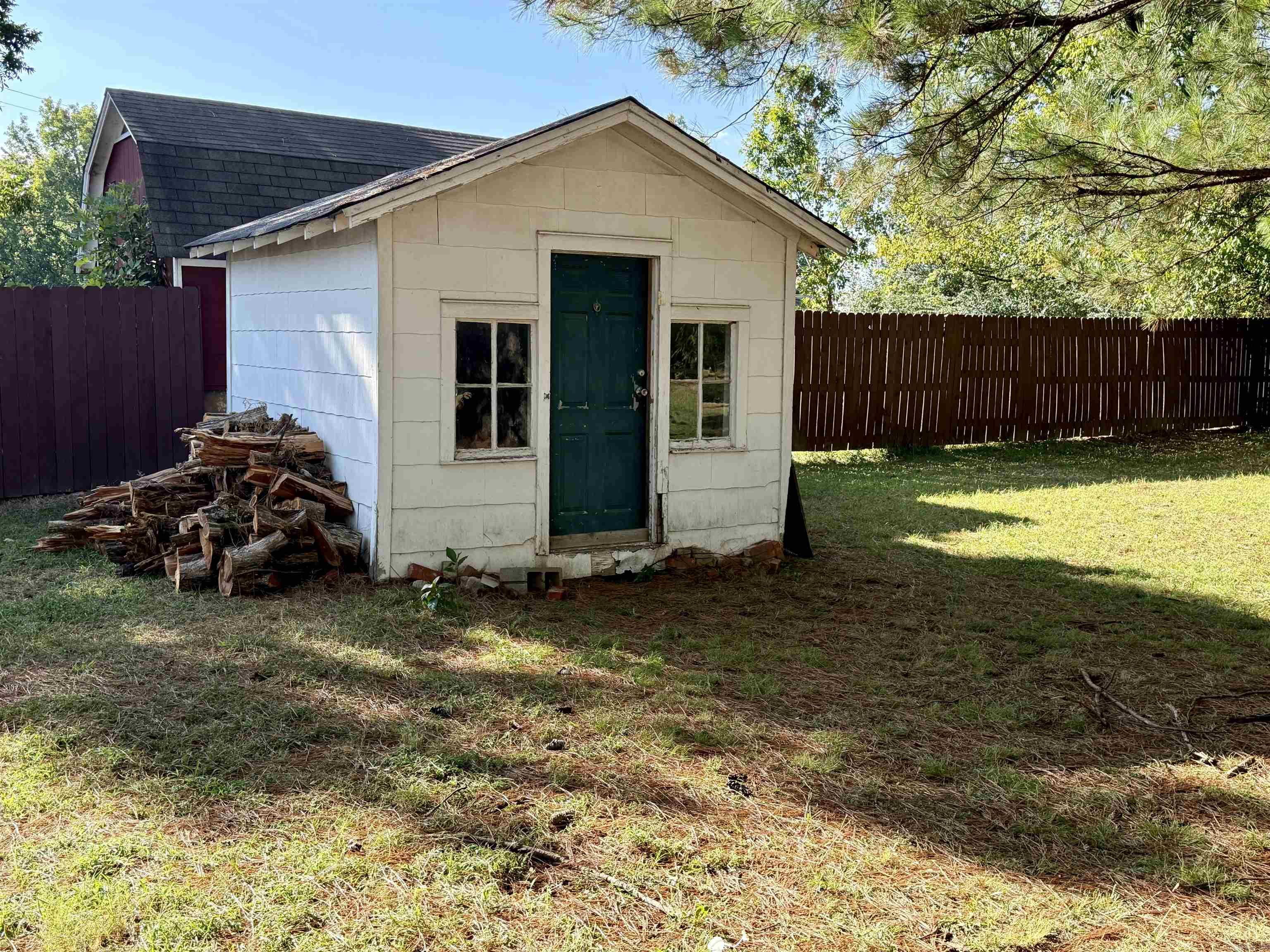 1001 N College Street Property Photo 11