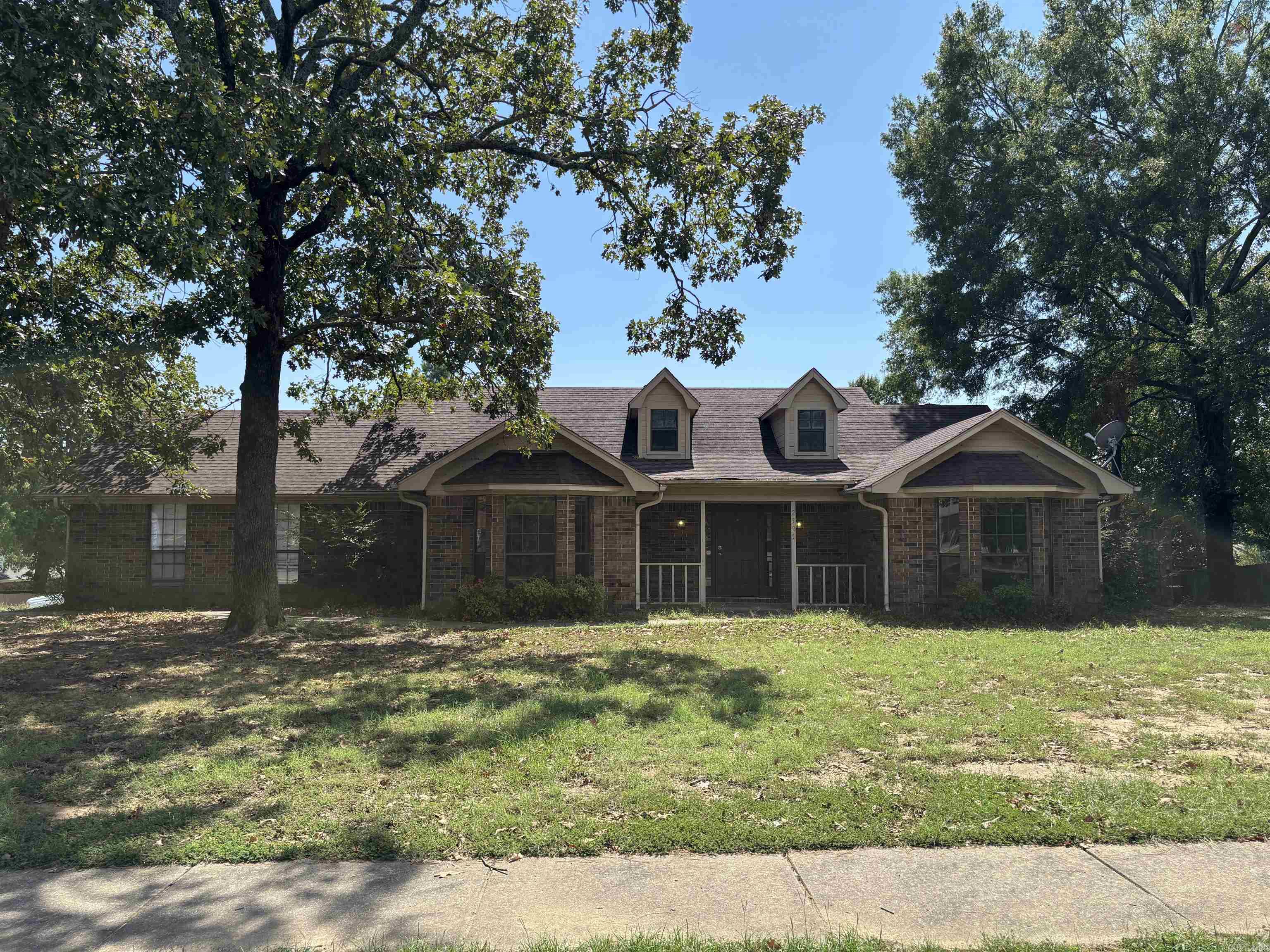 2305 Meadowlake Rd. Property Photo 1