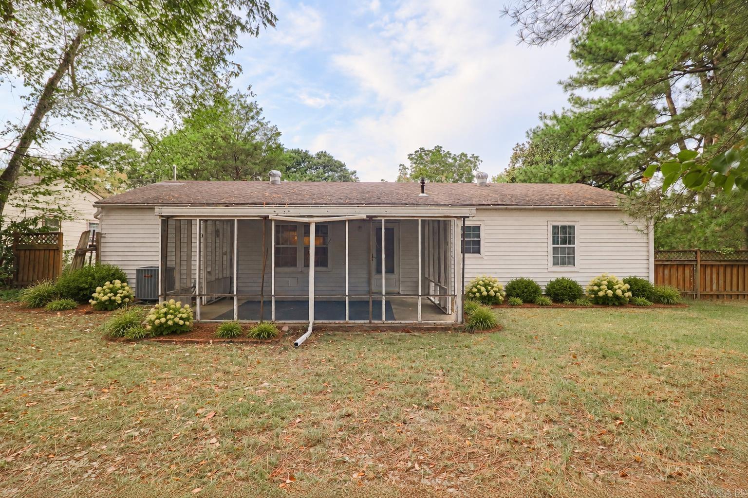 901 Wesley Court Property Photo 2