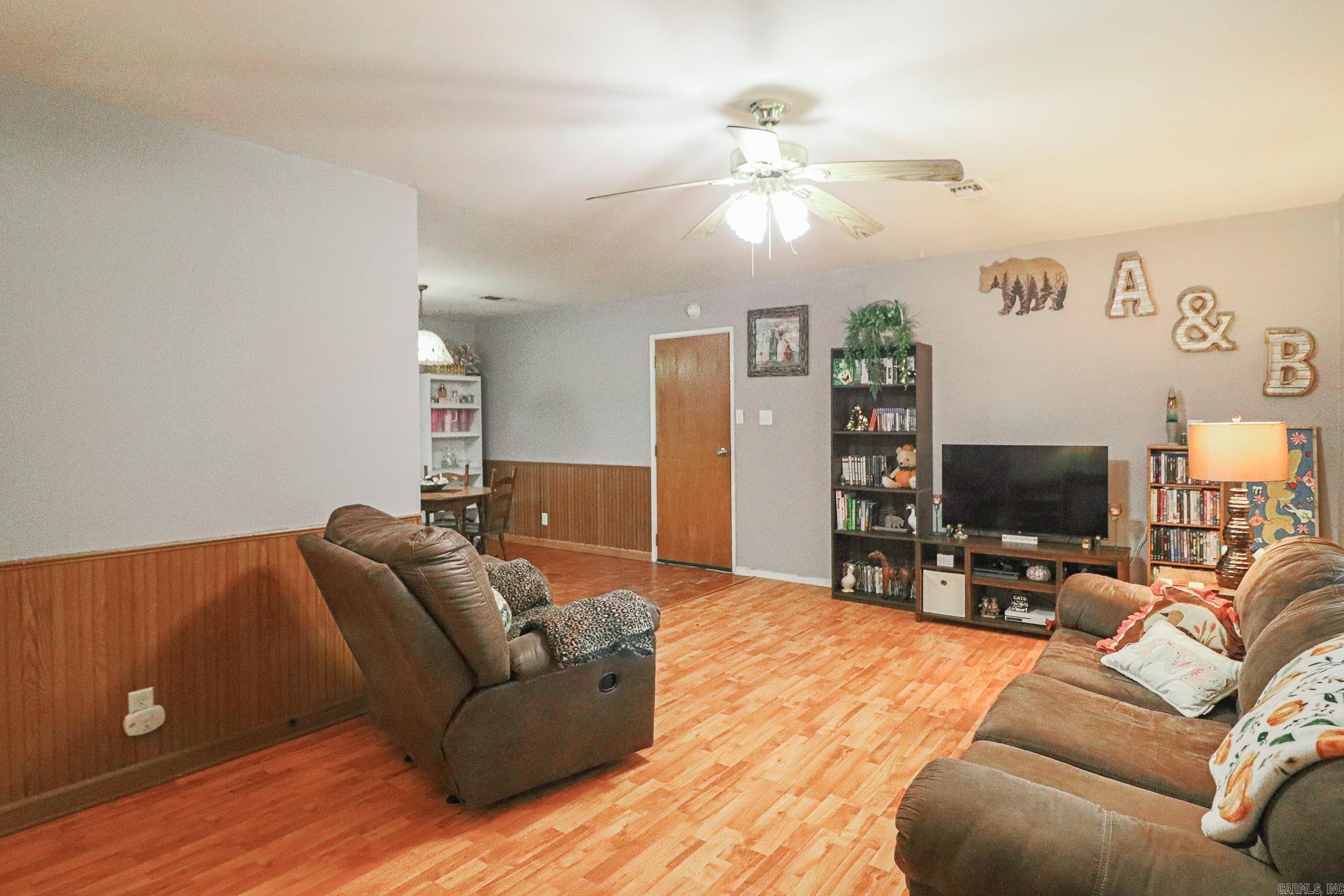 901 Wesley Court Property Photo 7