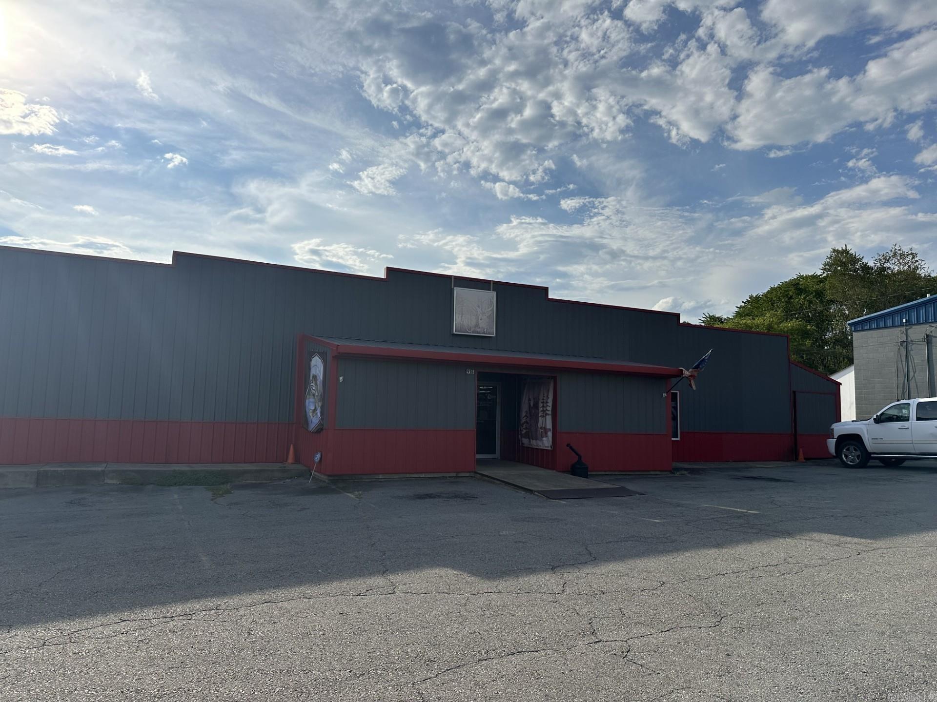 91 N Broadview Property Photo 4