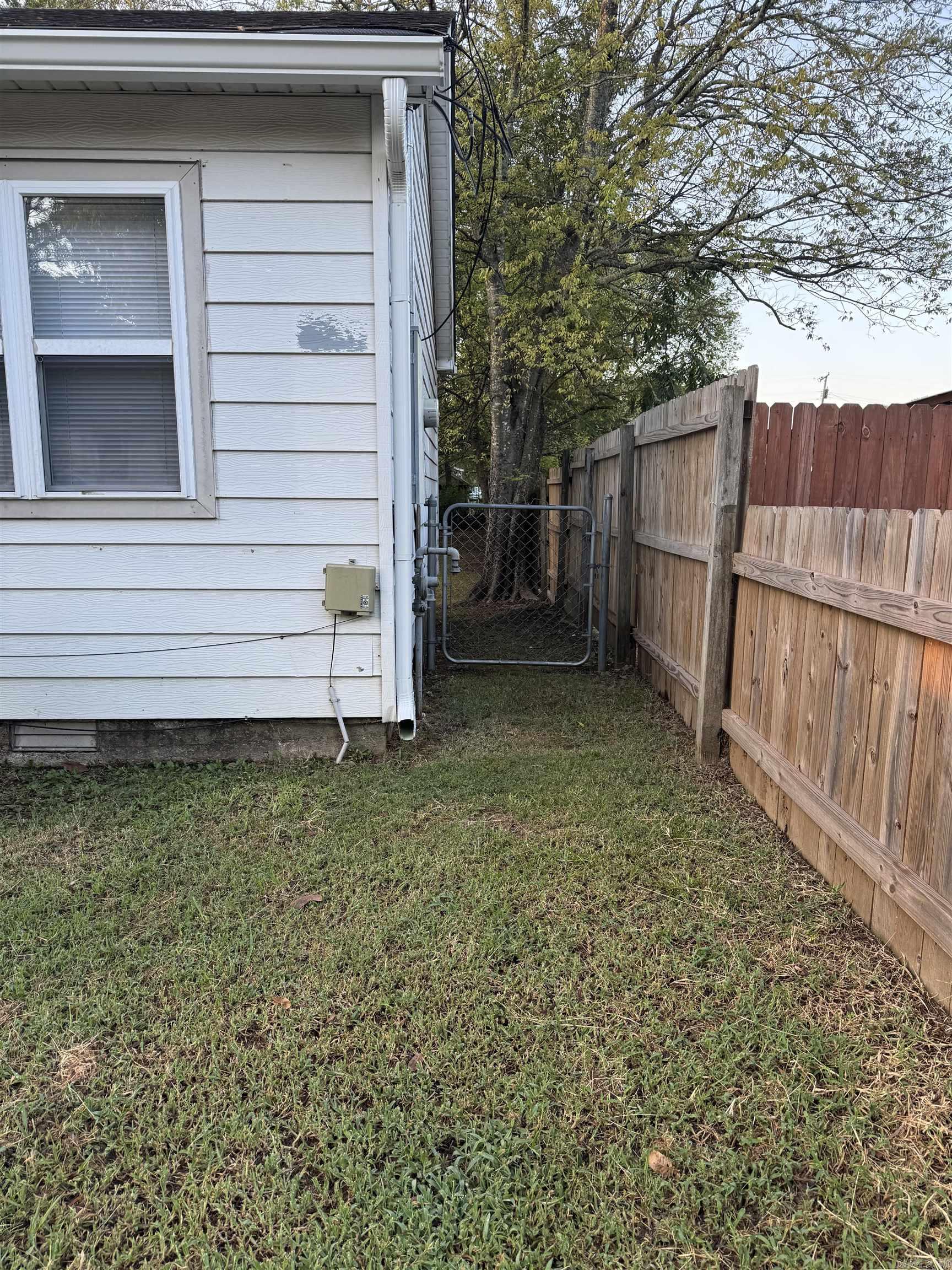 1607 St Louis Property Photo 5