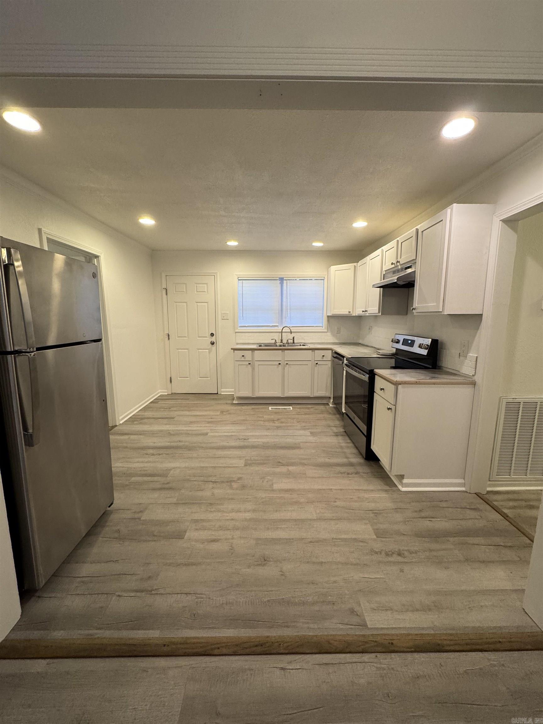 1607 St Louis Property Photo 17