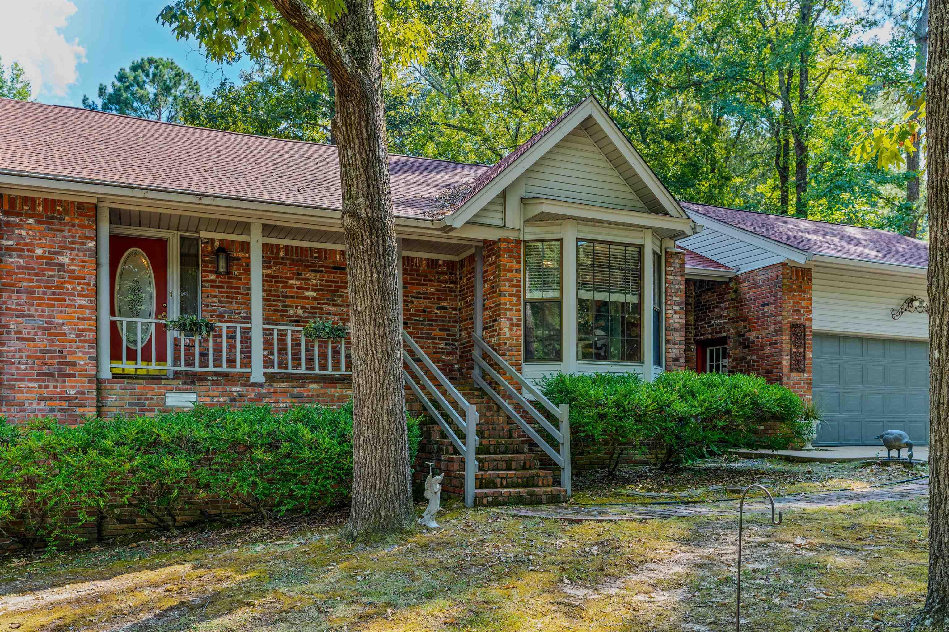 8901 Dawn Drive Property Photo 3