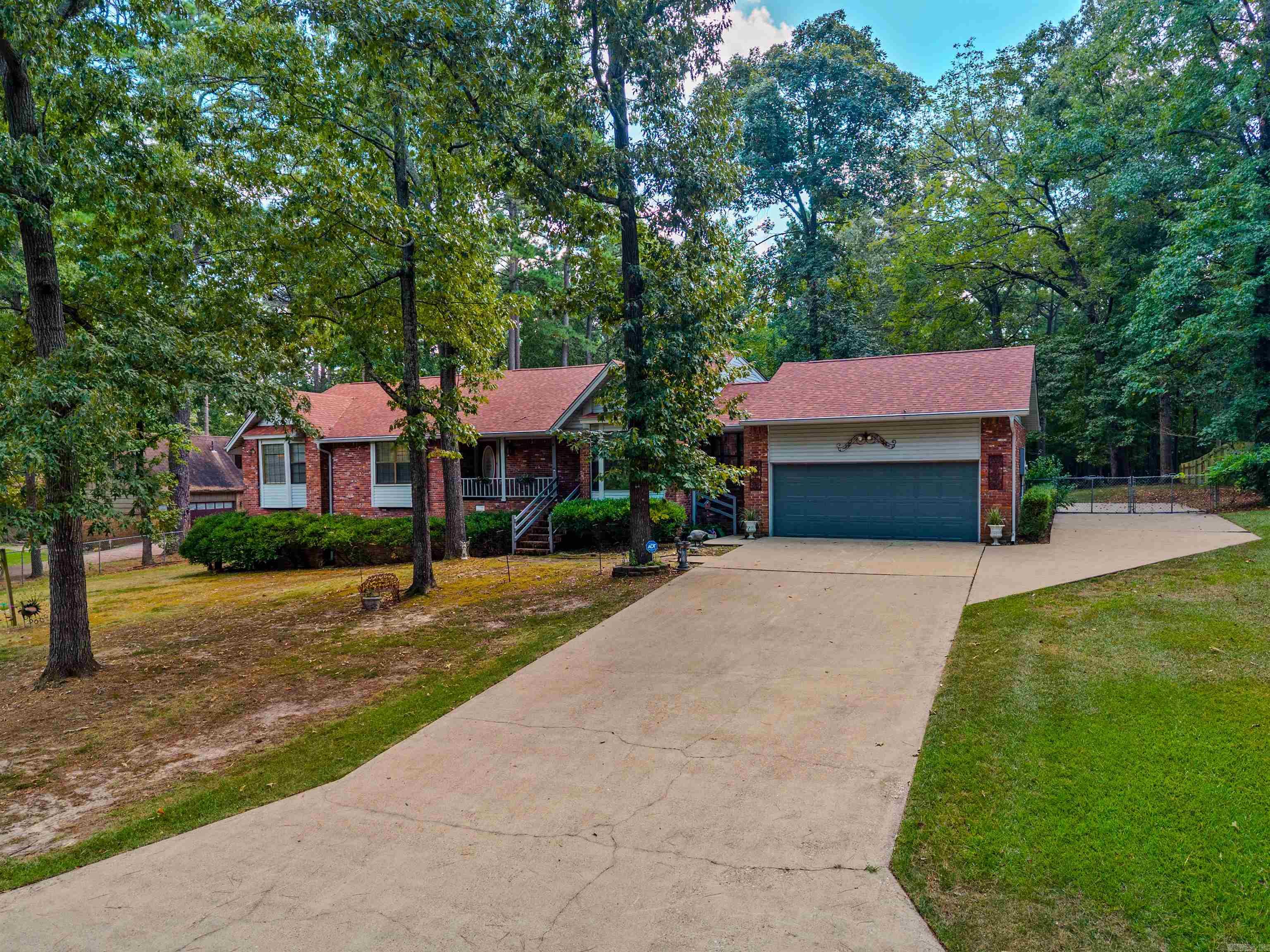 8901 Dawn Drive Property Photo 5