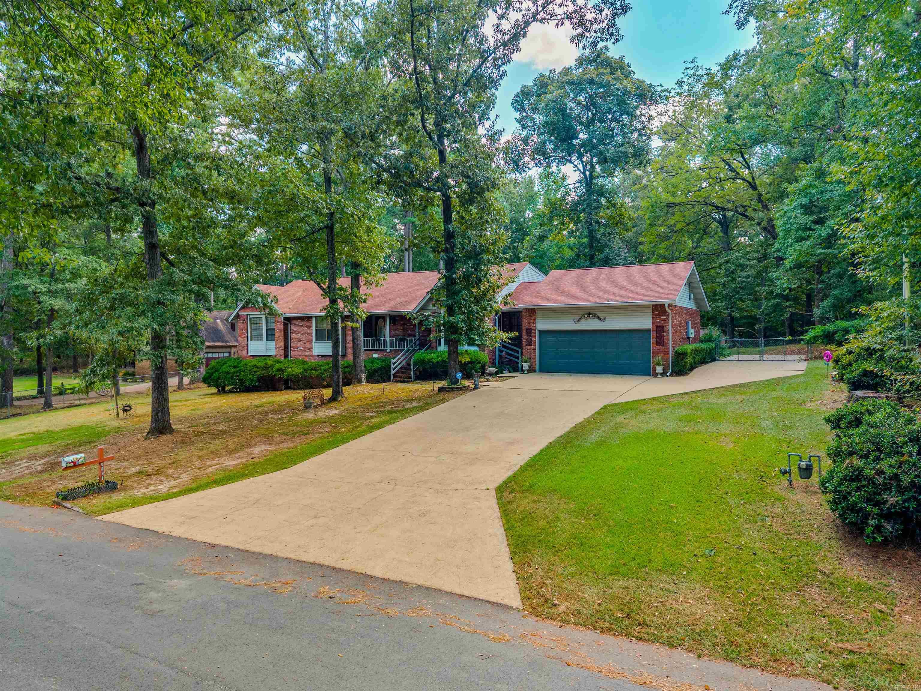 8901 Dawn Drive Property Photo 6