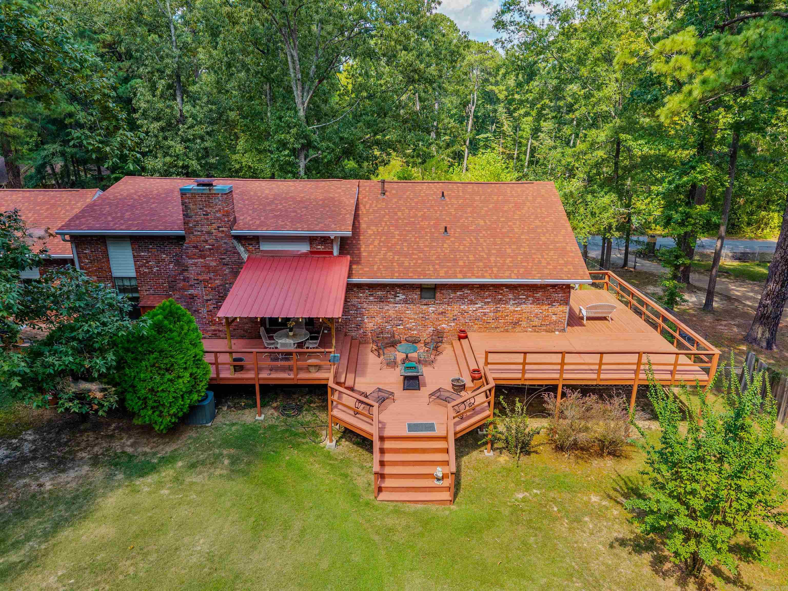 8901 Dawn Drive Property Photo 9