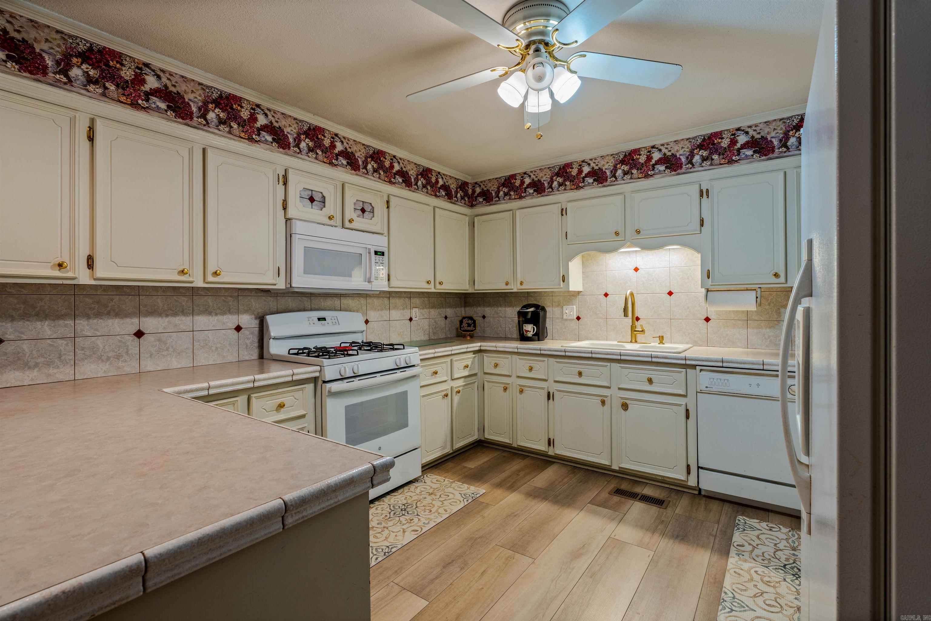 8901 Dawn Drive Property Photo 12