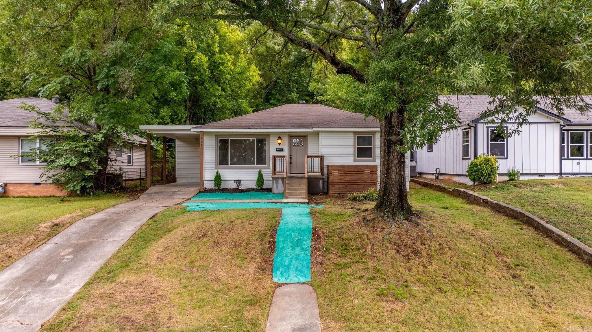 4410 Maple St Property Photo 6