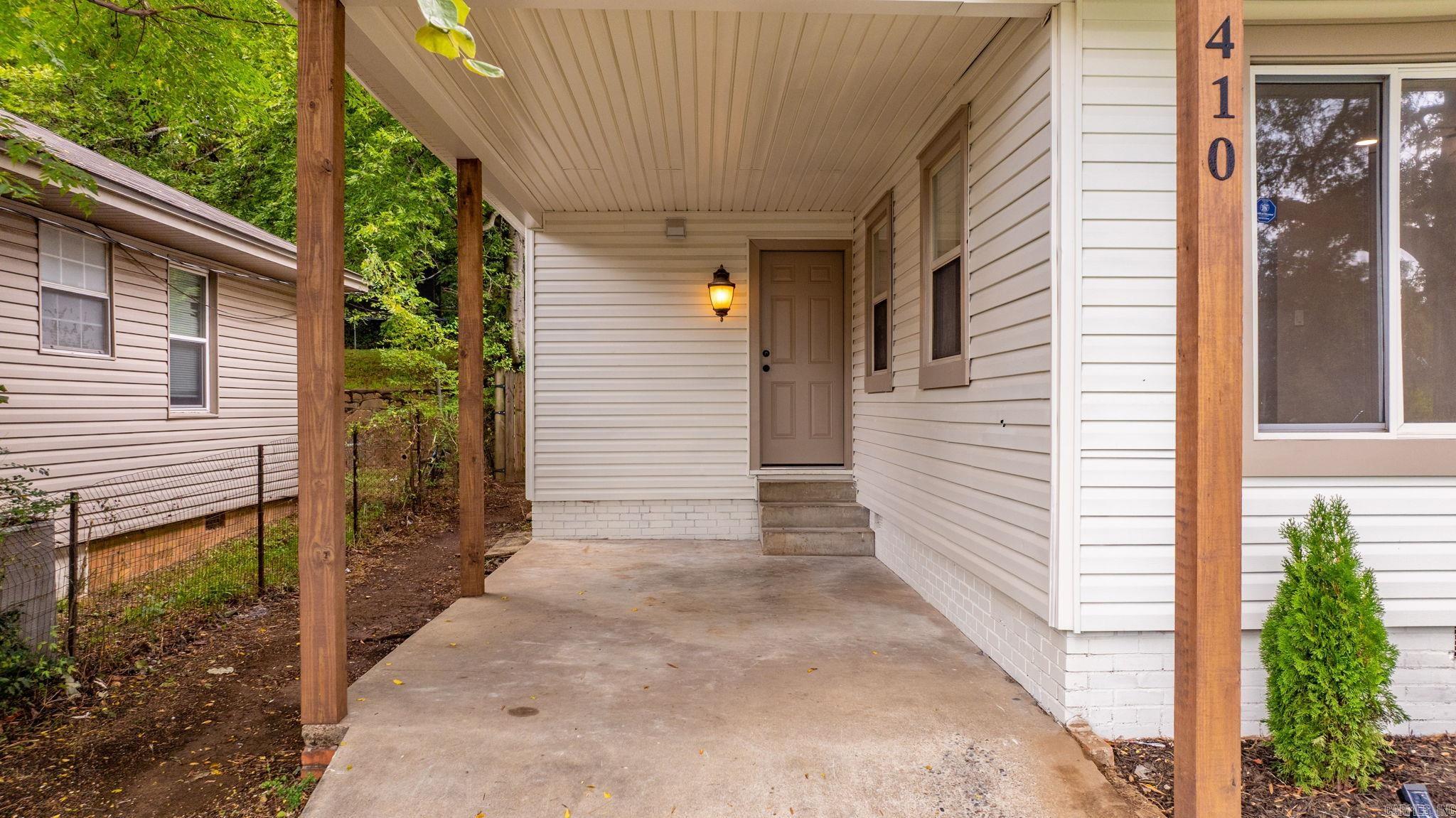 4410 Maple St Property Photo 9