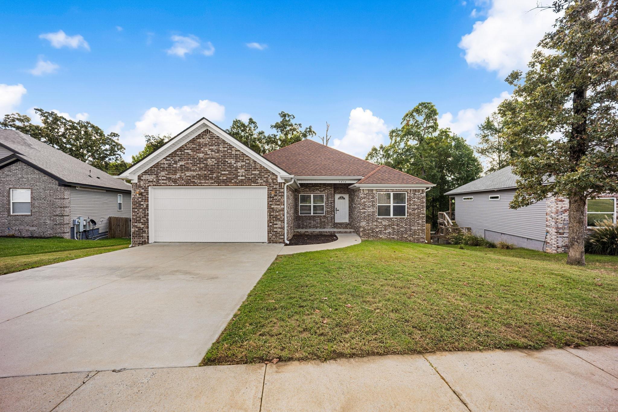 1816 Whitehaven Drive Property Photo 1