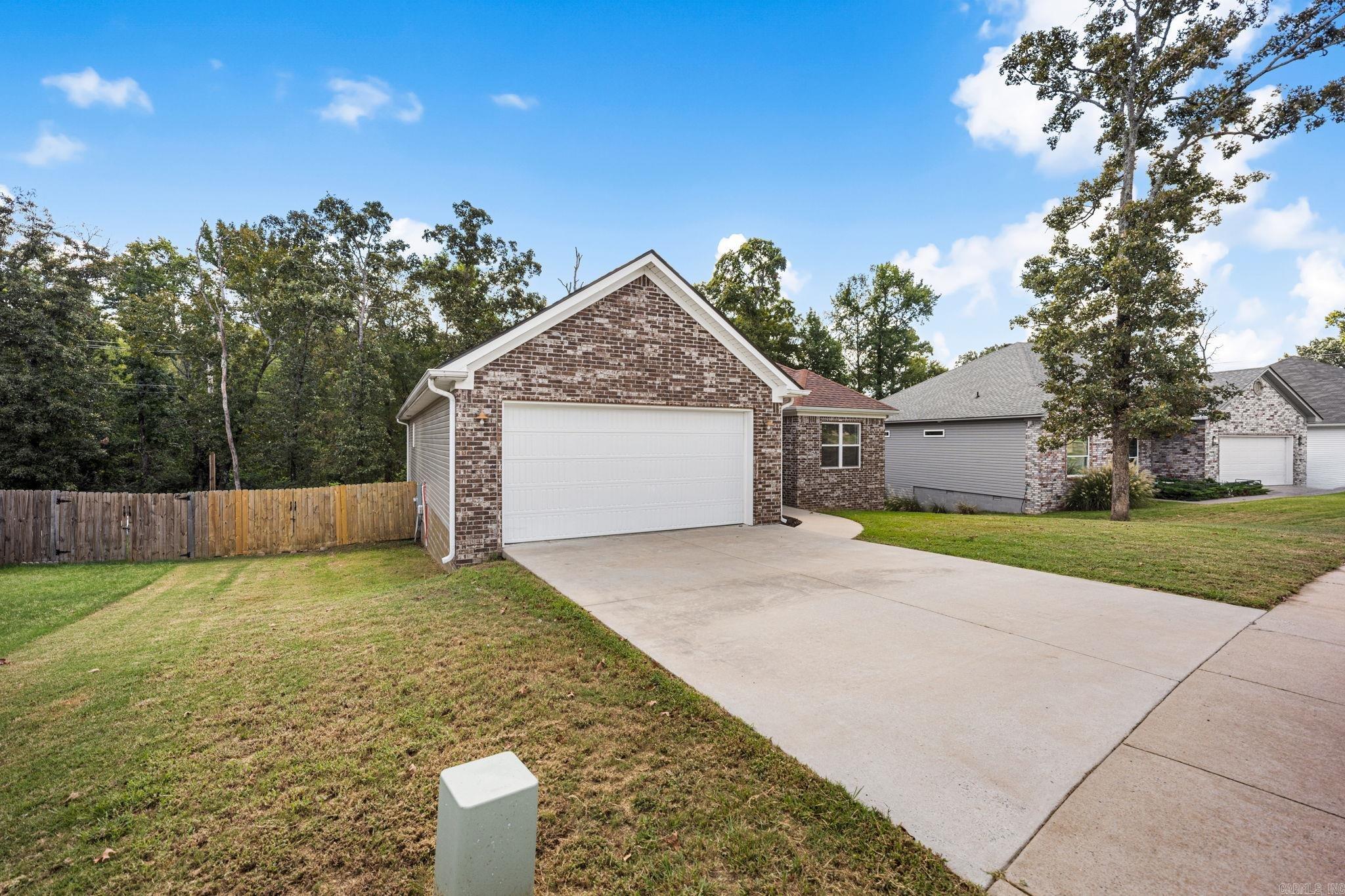 1816 Whitehaven Drive Property Photo 3