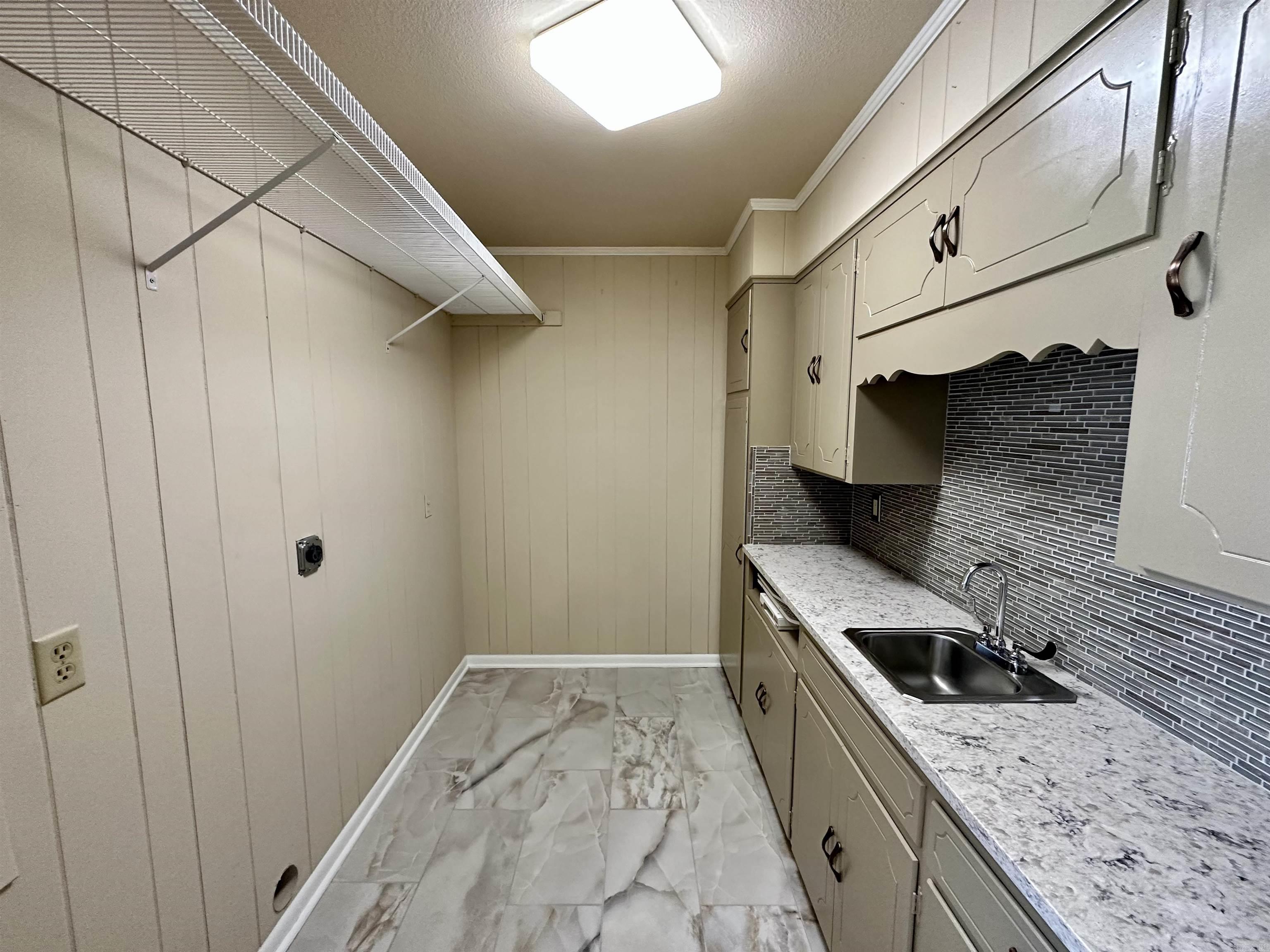 191 Taylor Place Property Photo 12
