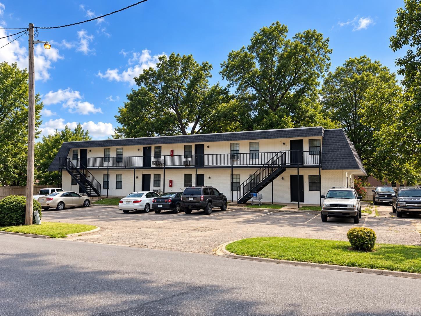 101 S Locust Street Property Photo 1