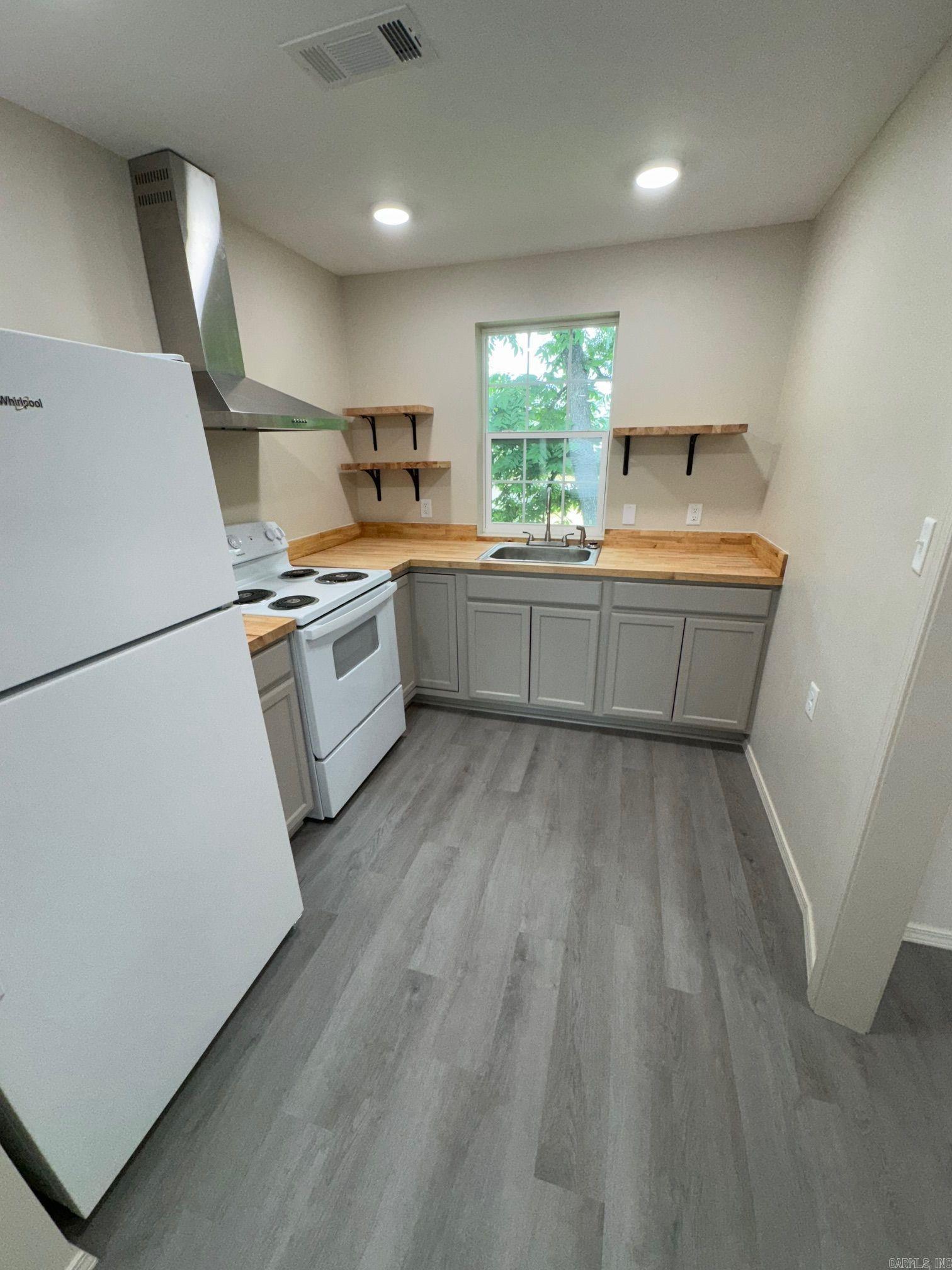 1224 School Street Property Photo 4