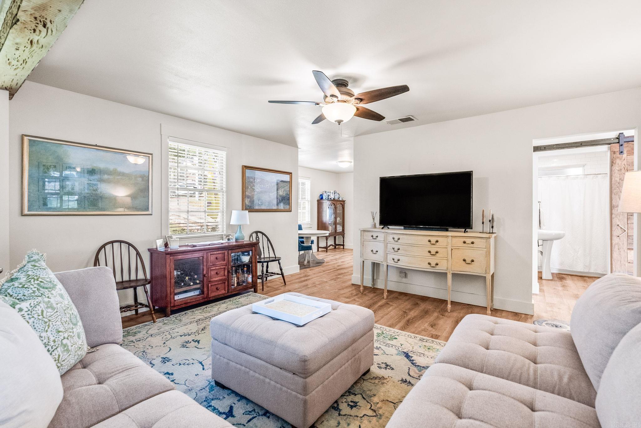 6721 Longwood Road Property Photo 4