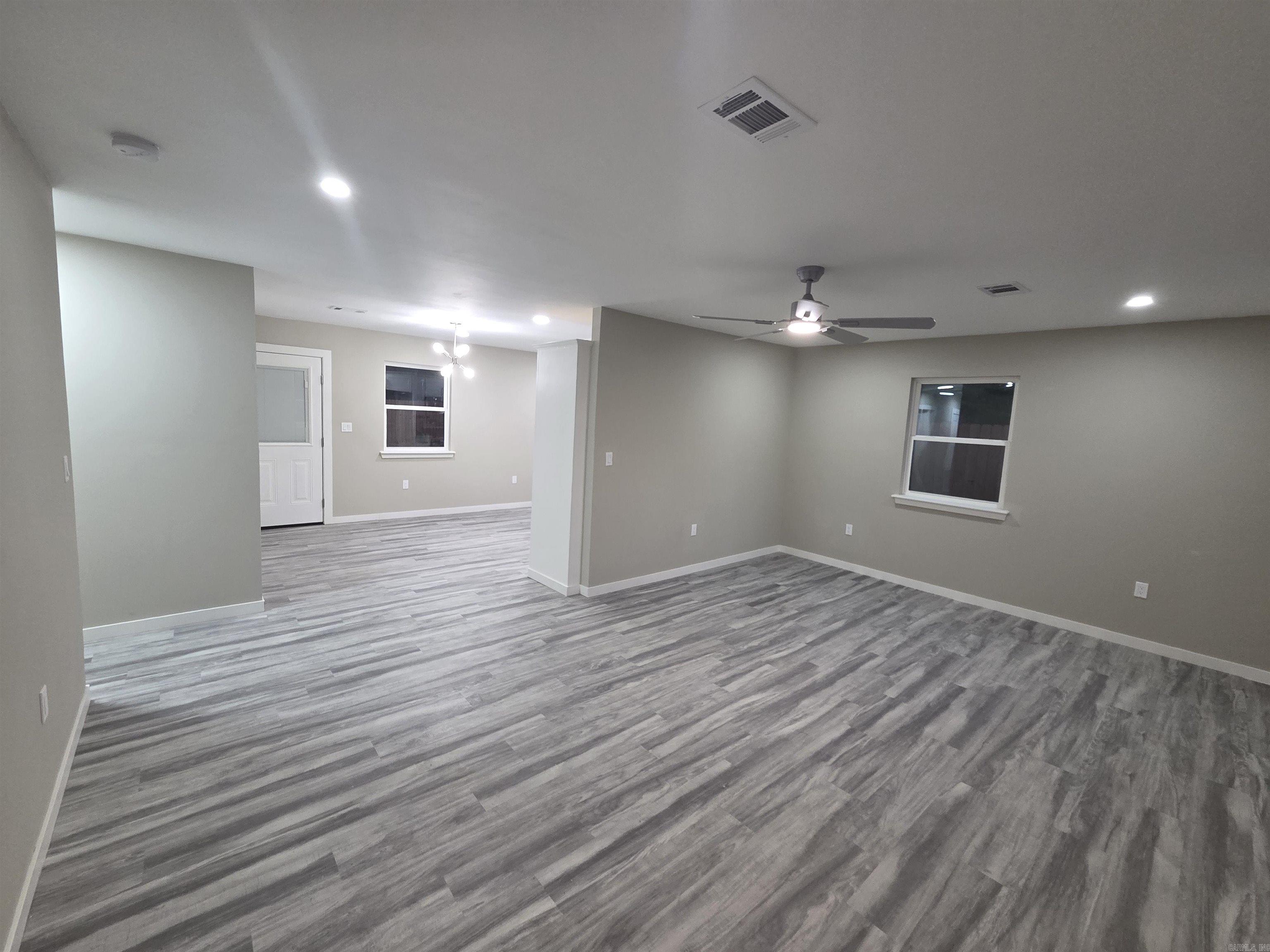 305 Thomas Circle Property Photo 6