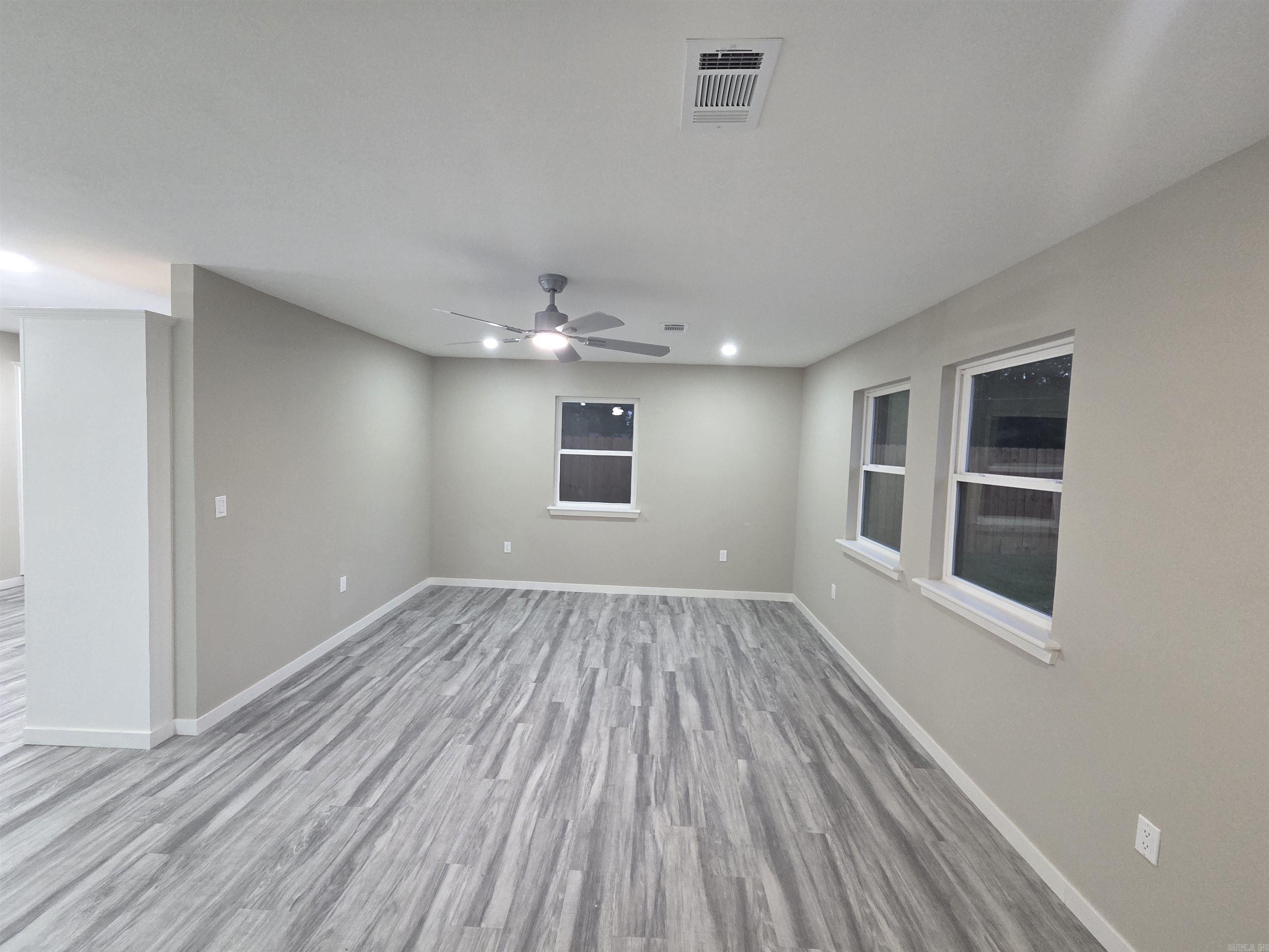 305 Thomas Circle Property Photo 7