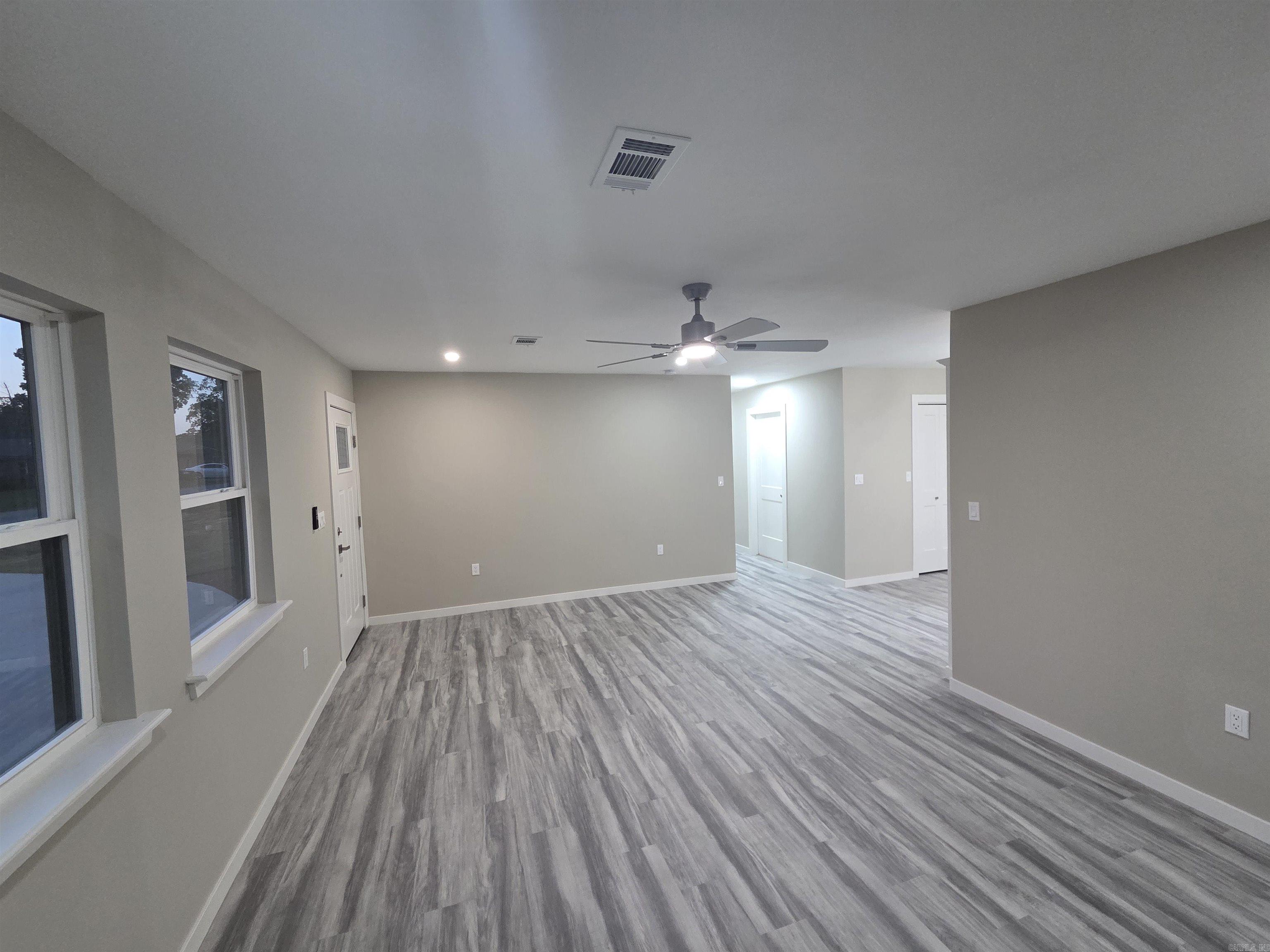 305 Thomas Circle Property Photo 8