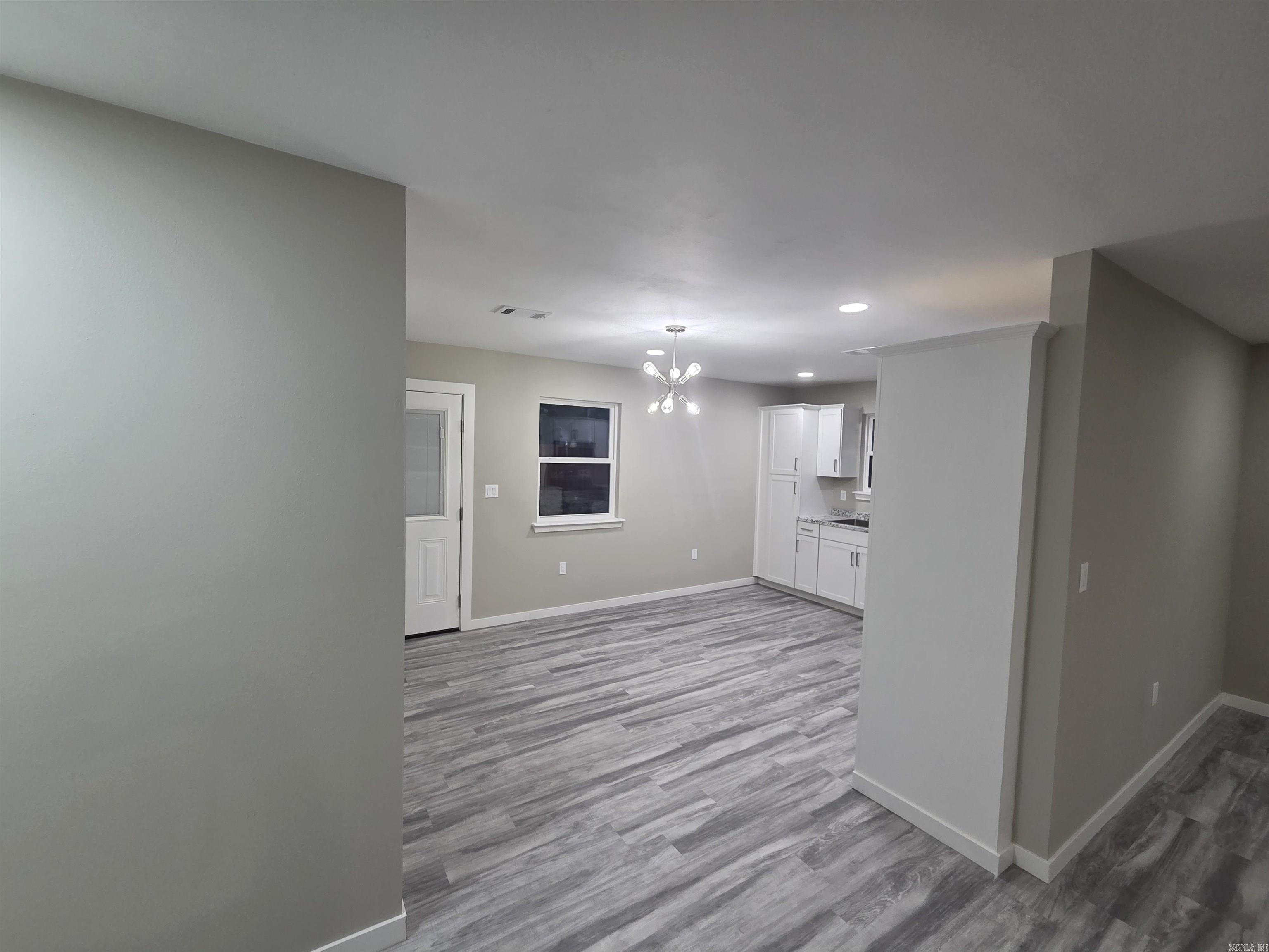 305 Thomas Circle Property Photo 9