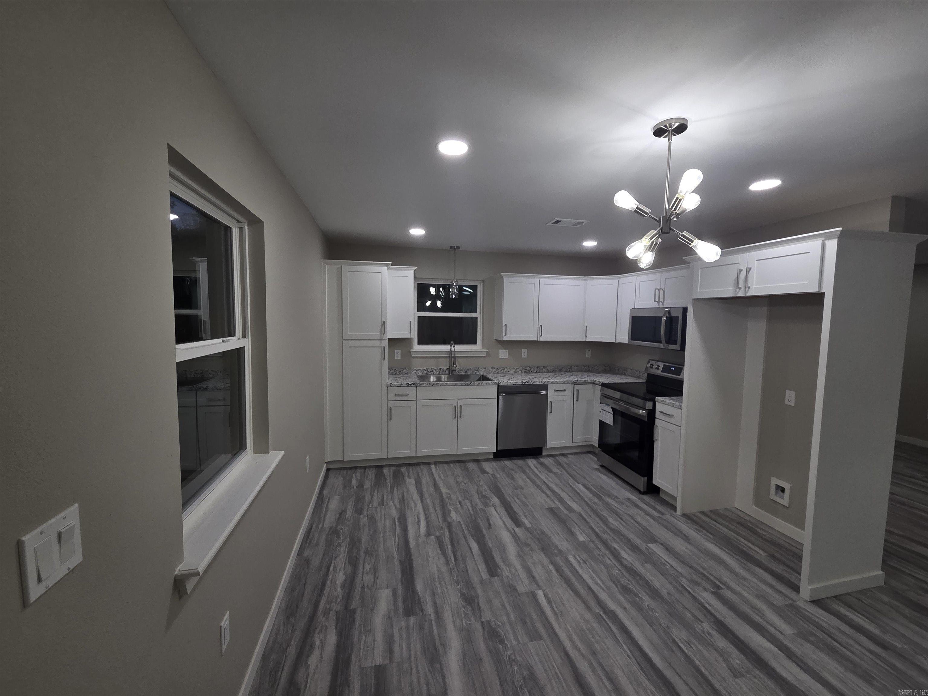 305 Thomas Circle Property Photo 10