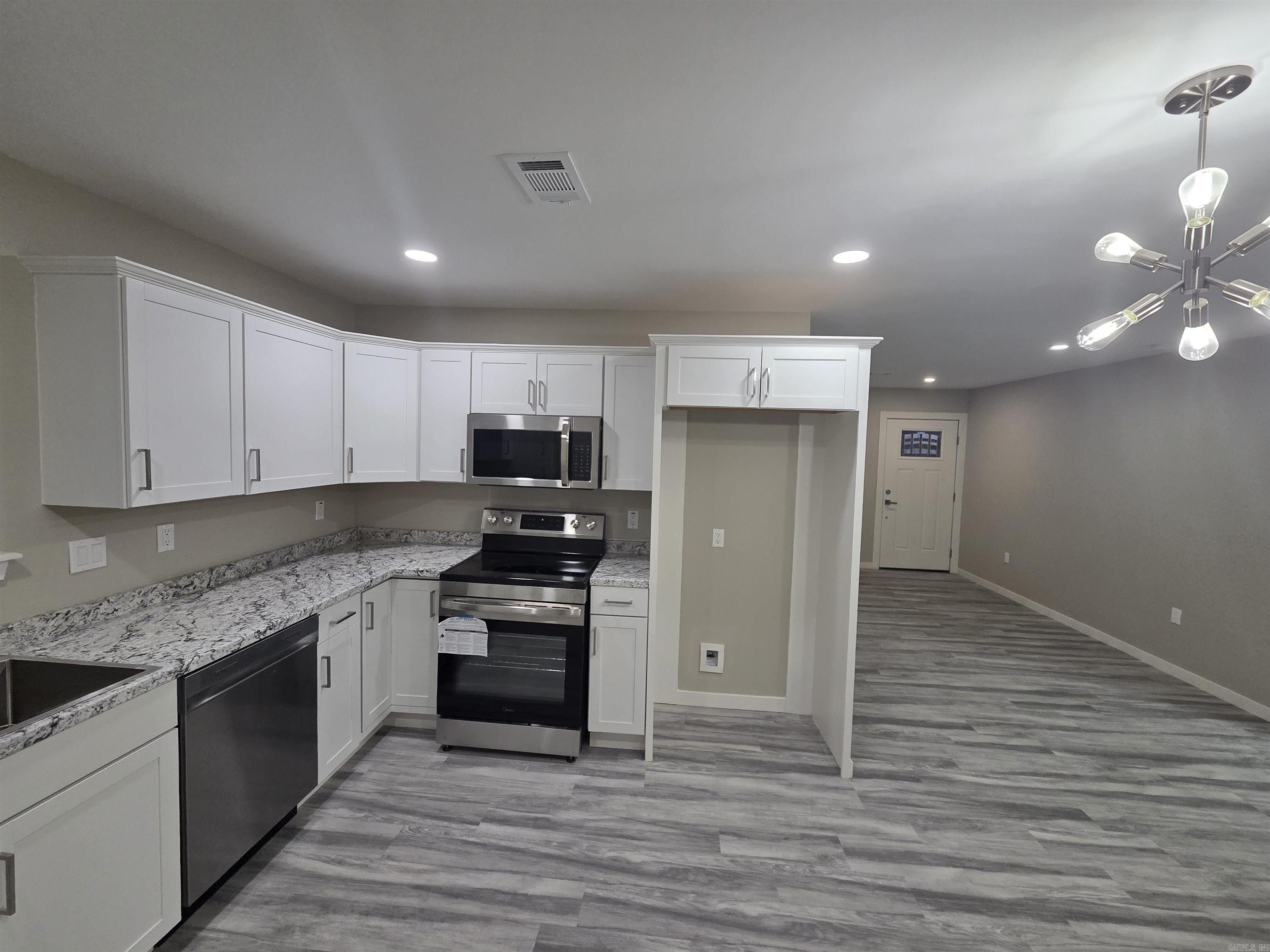 305 Thomas Circle Property Photo 11