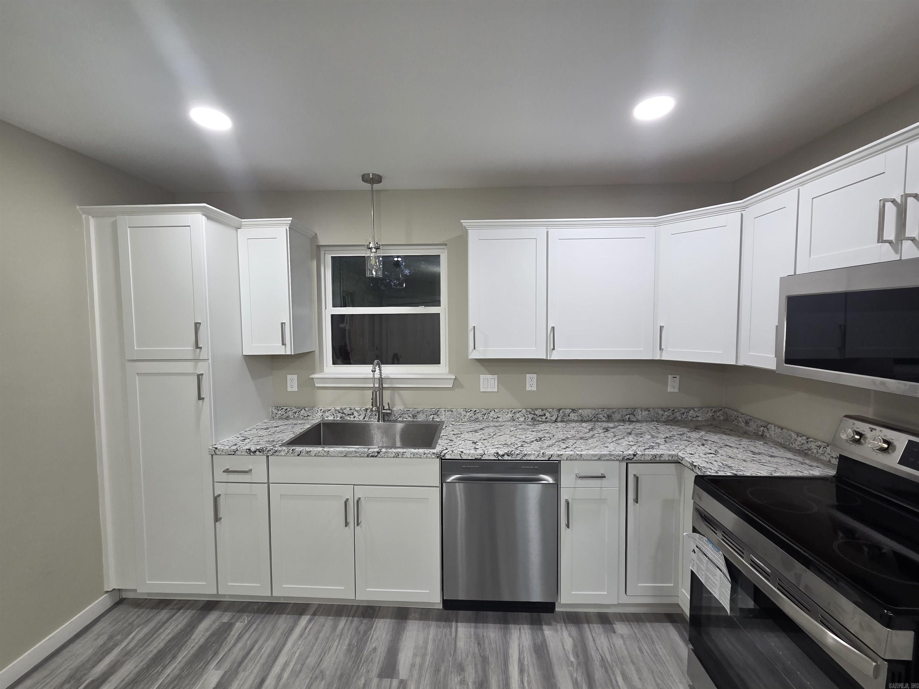 305 Thomas Circle Property Photo 12